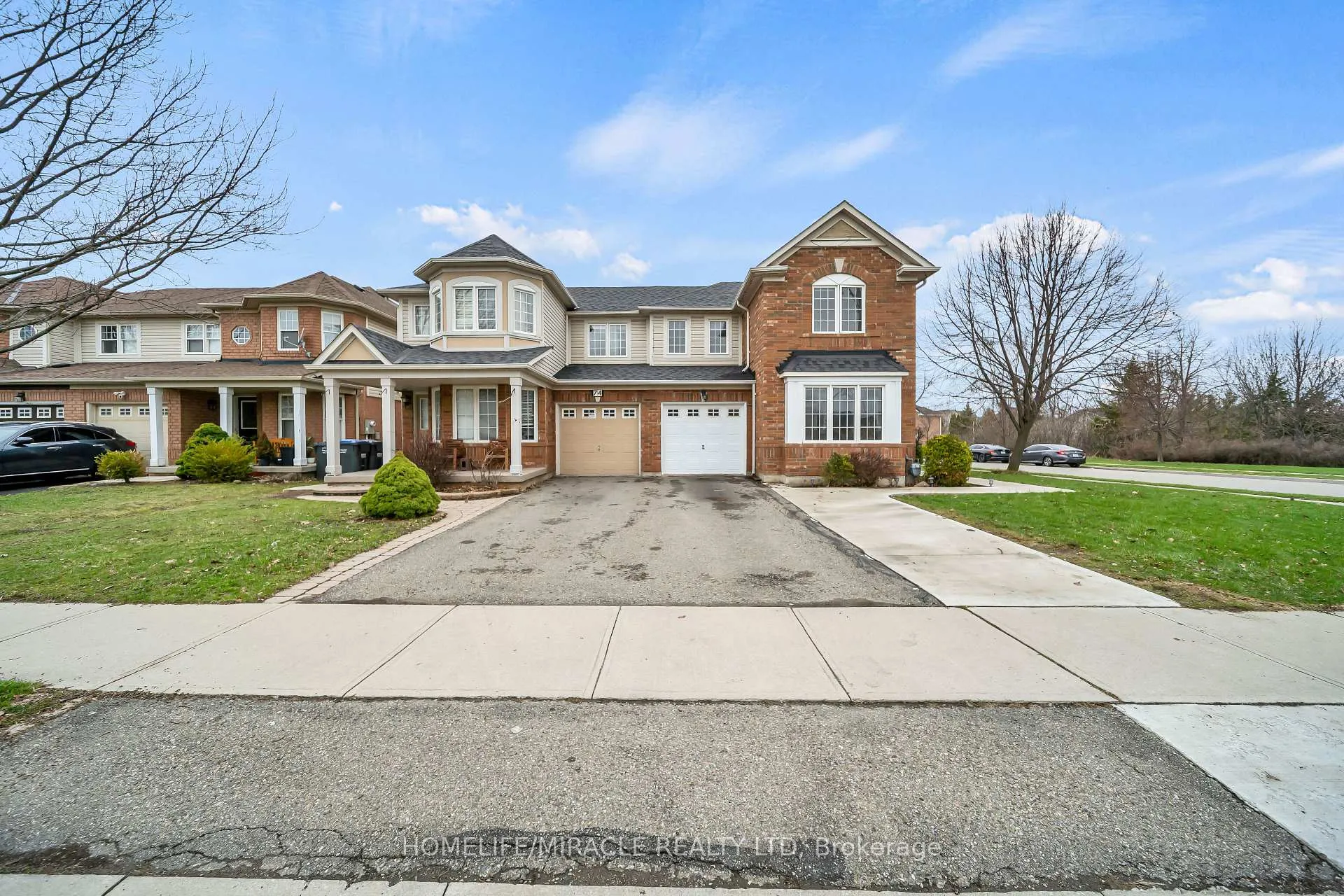 Photo 2 of 30 Orangegrove Drive, Brampton, Fletcher's Meadow — HOMEH