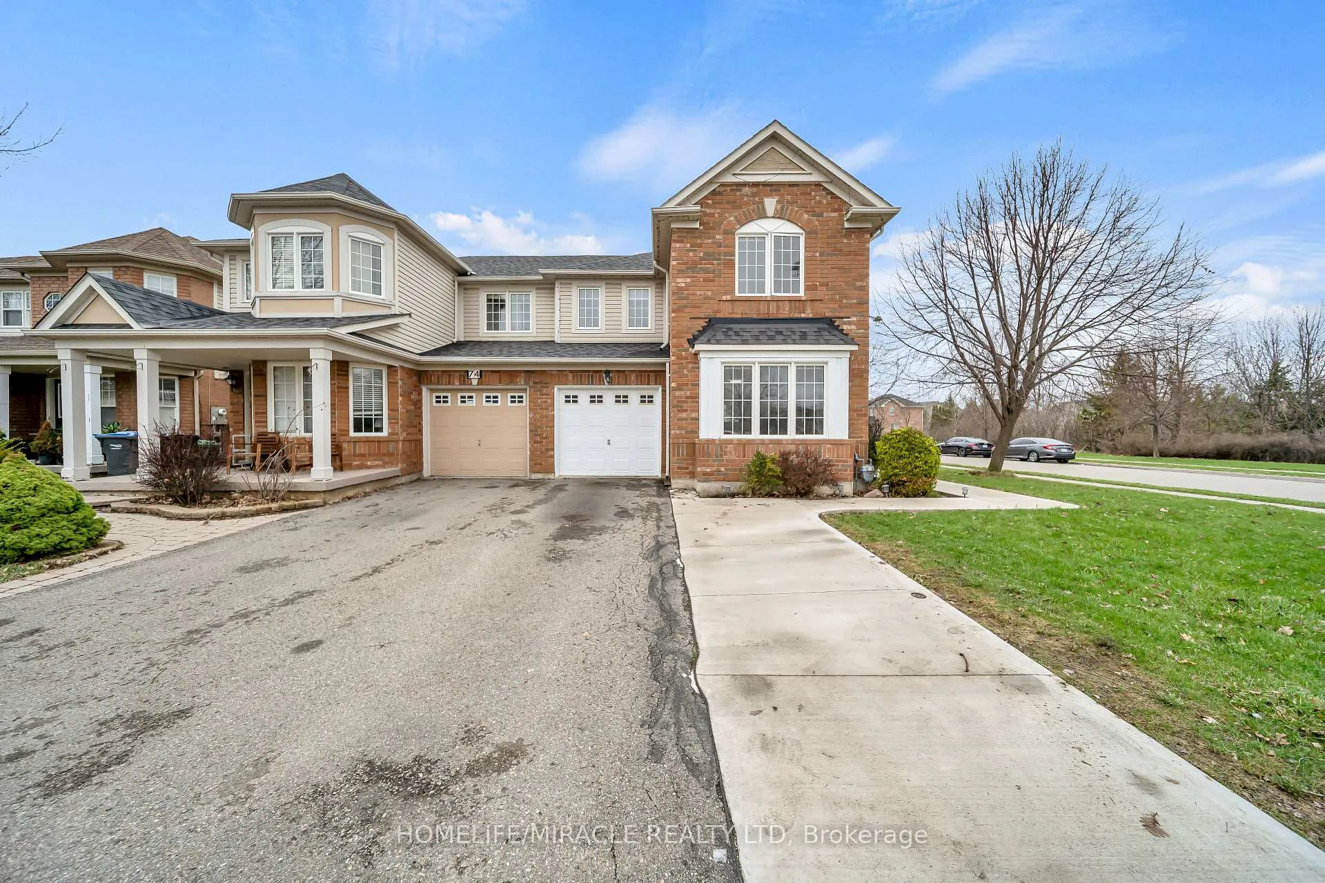Photo 3 of 30 Orangegrove Drive, Brampton, Fletcher's Meadow — HOMEH