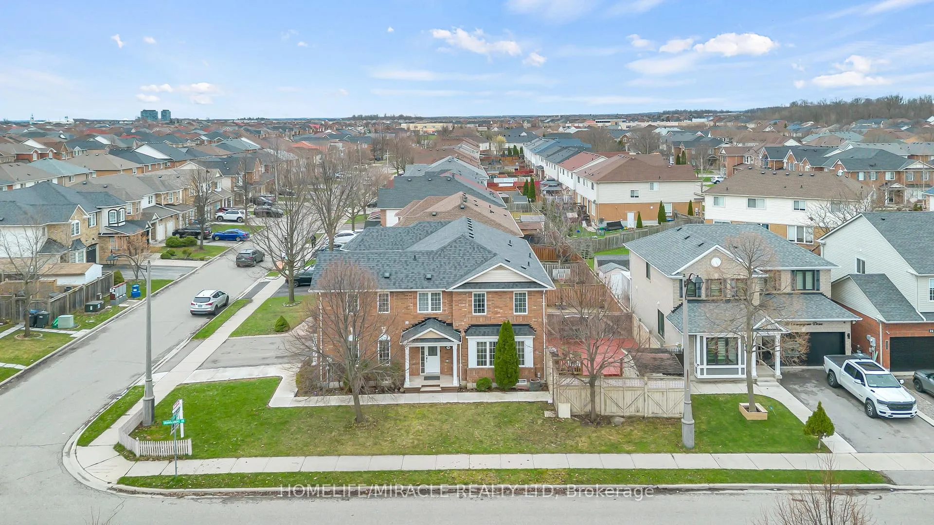 Photo 7 of 30 Orangegrove Drive, Brampton, Fletcher's Meadow — HOMEH