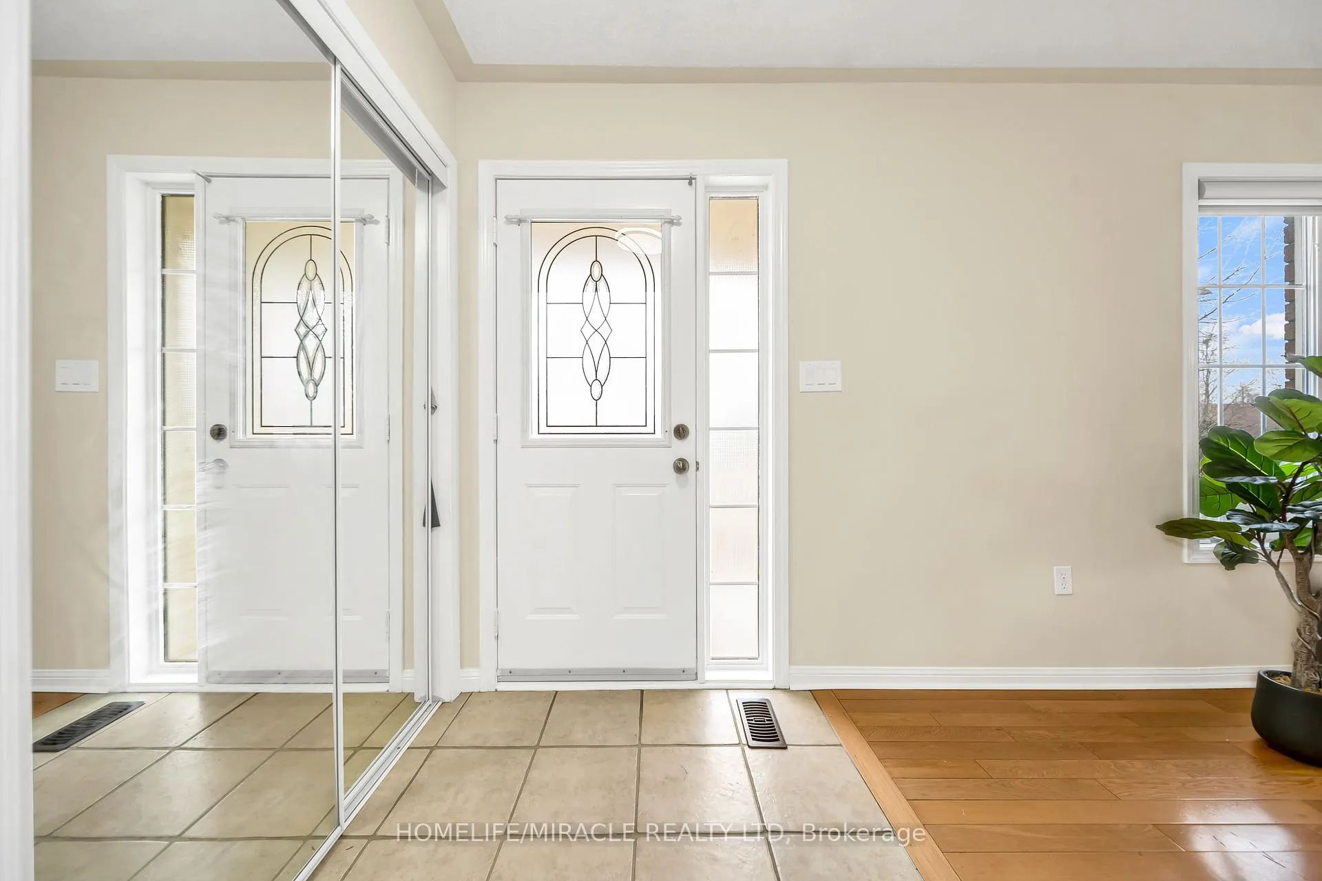 Photo 9 of 30 Orangegrove Drive, Brampton, Fletcher's Meadow — HOMEH
