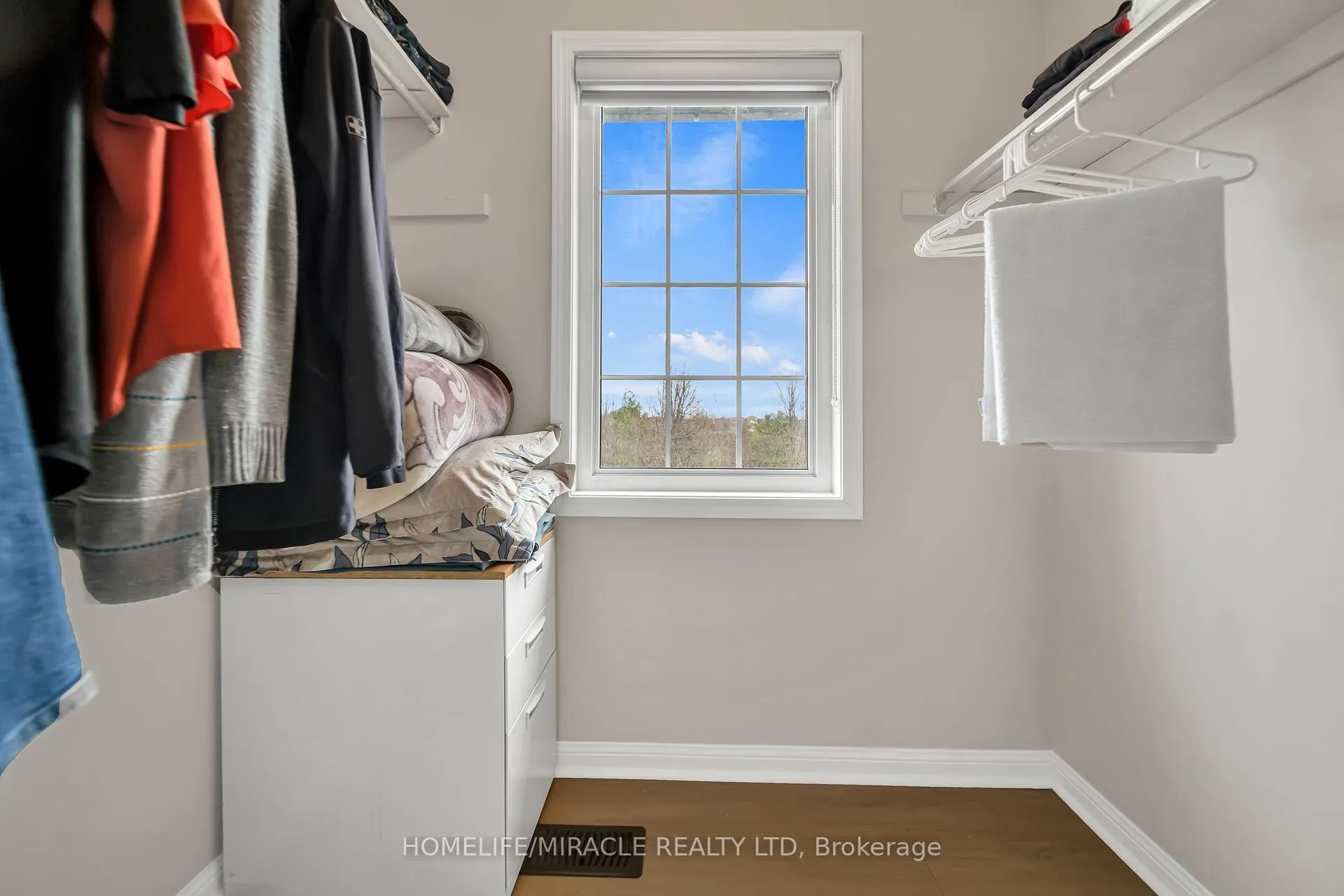 Photo 32 of 30 Orangegrove Drive, Brampton, Fletcher's Meadow — HOMEH