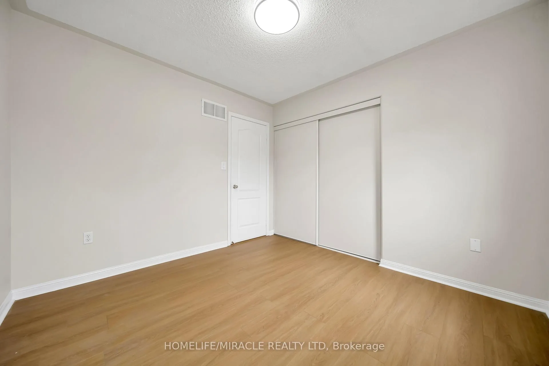 Photo 37 of 30 Orangegrove Drive, Brampton, Fletcher's Meadow — HOMEH