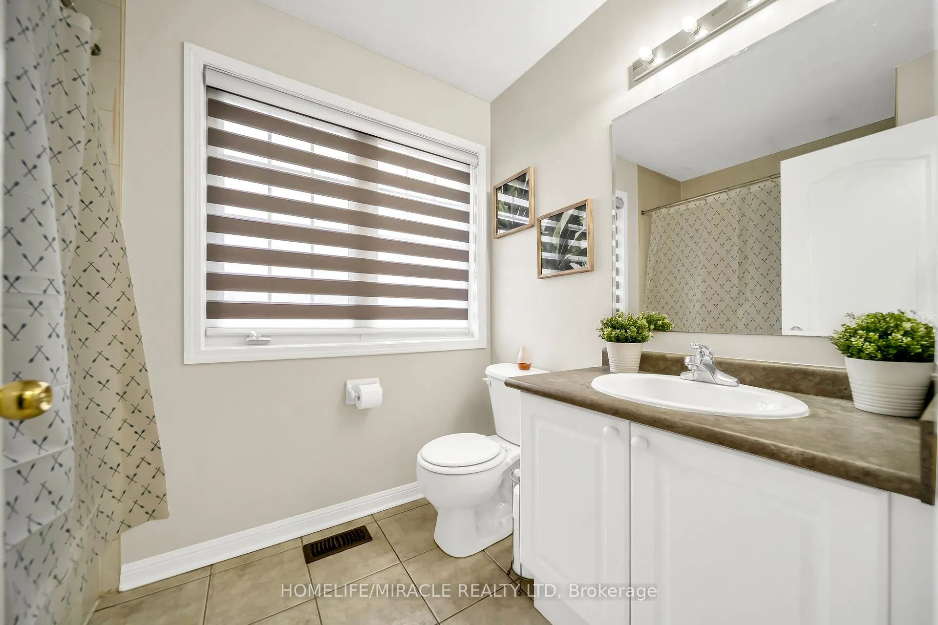 Photo 39 of 30 Orangegrove Drive, Brampton, Fletcher's Meadow — HOMEH