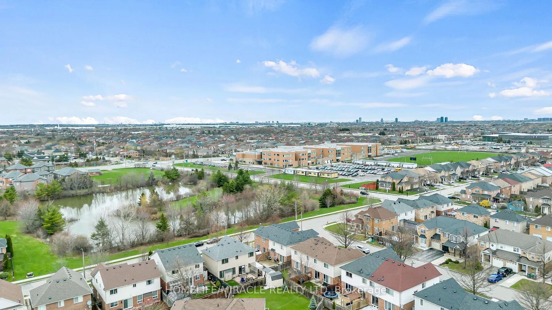Photo 44 of 30 Orangegrove Drive, Brampton, Fletcher's Meadow — HOMEH