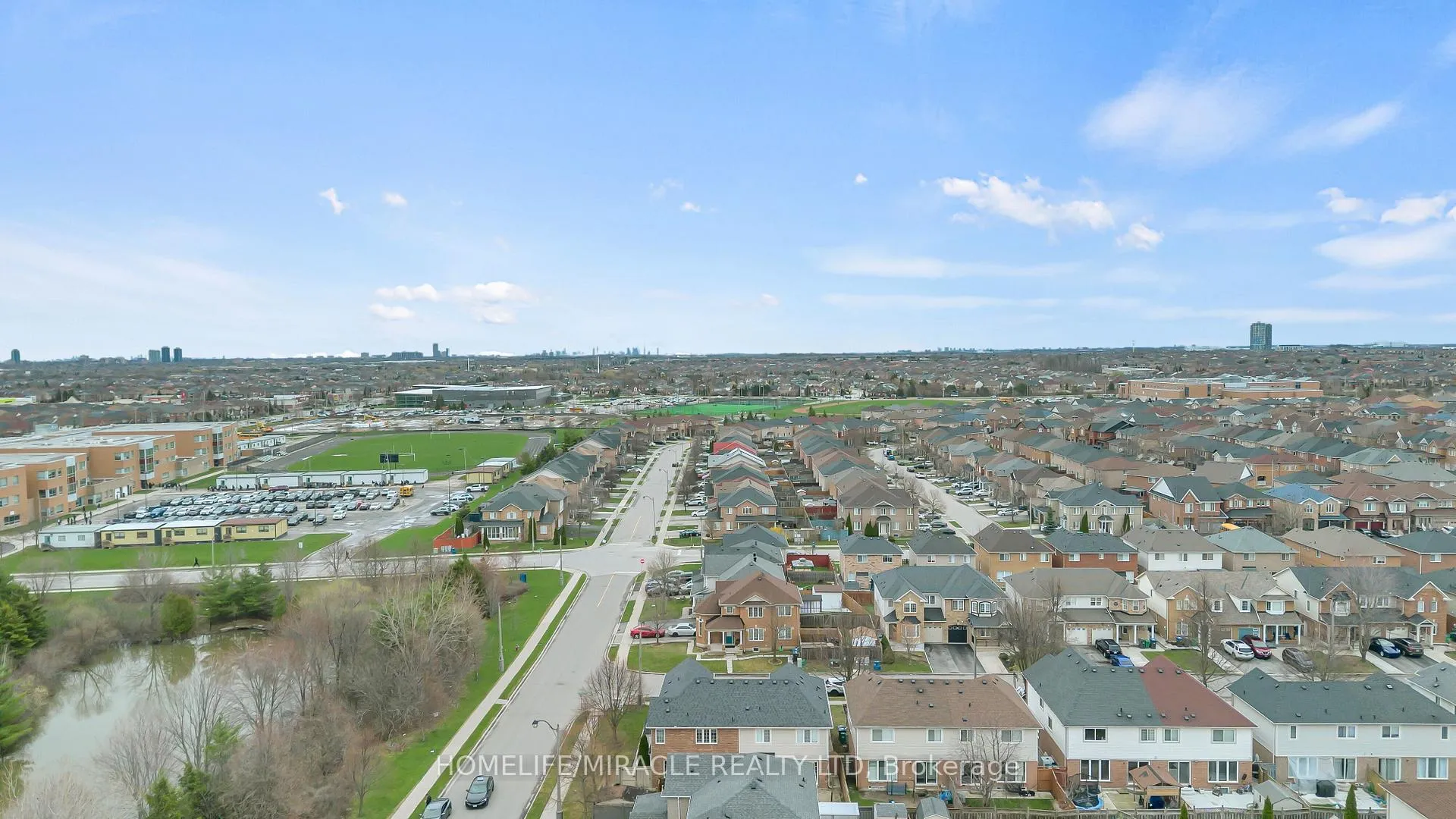 Photo 45 of 30 Orangegrove Drive, Brampton, Fletcher's Meadow — HOMEH