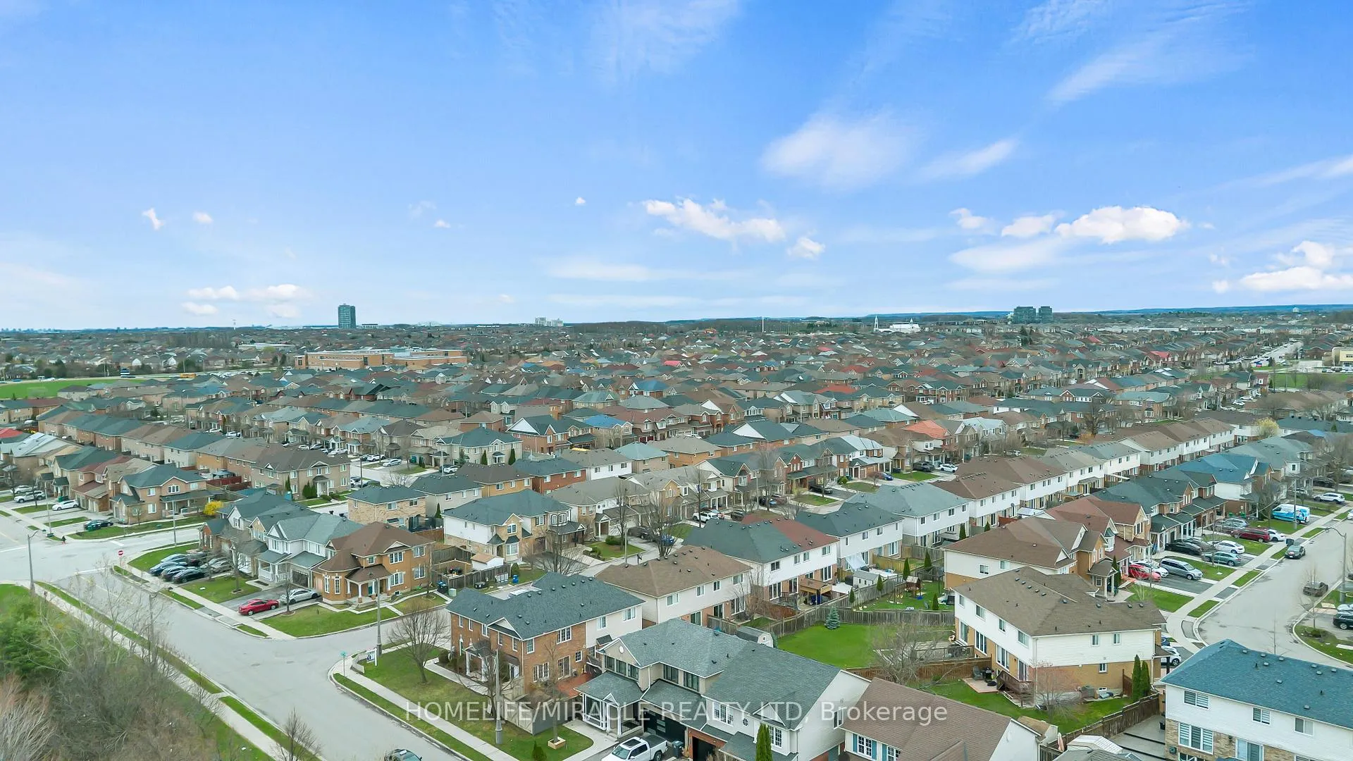 Photo 46 of 30 Orangegrove Drive, Brampton, Fletcher's Meadow — HOMEH