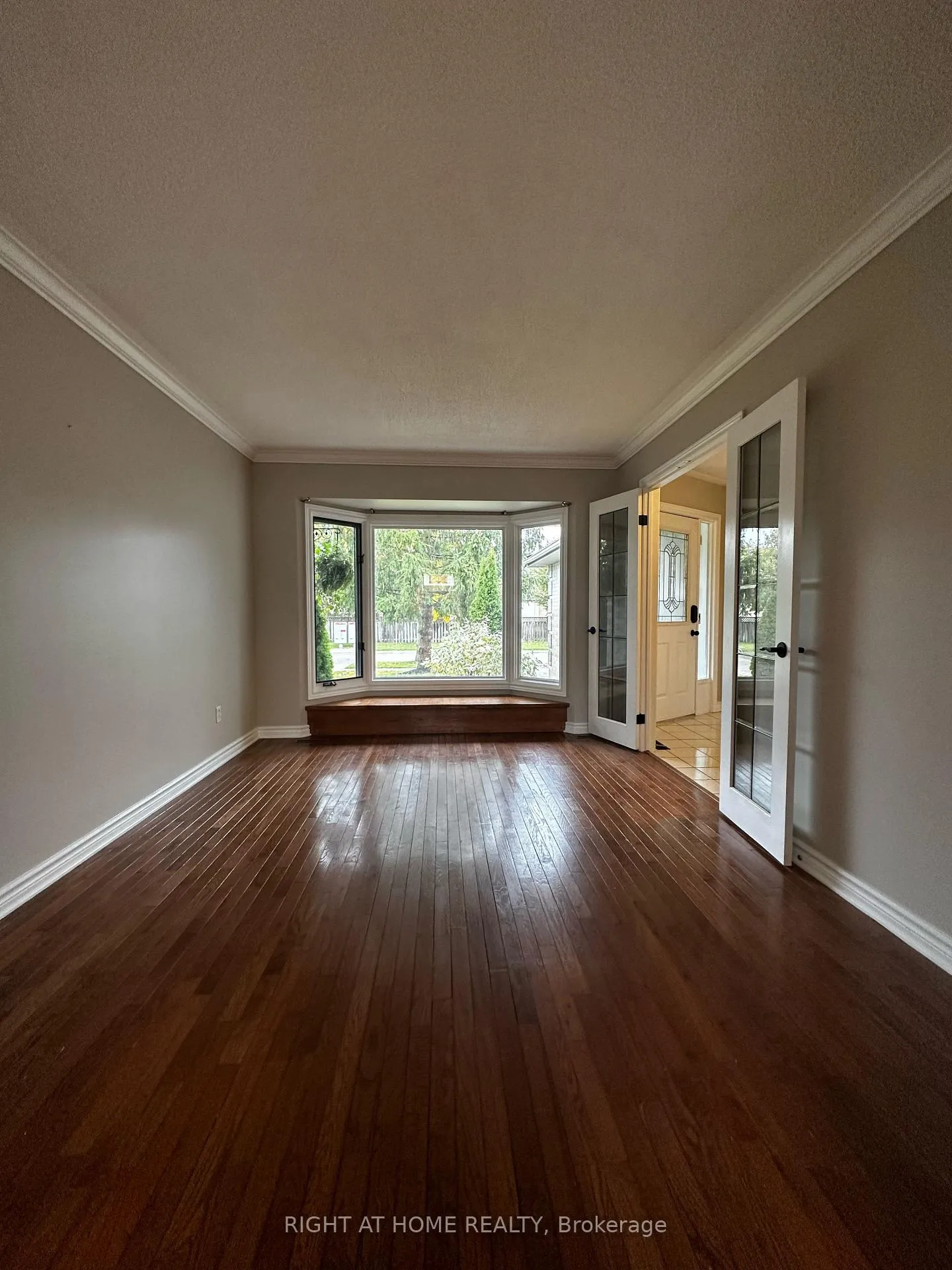 Photo 2 of 74 Barrydale Crescent, London, North I — HOMEH