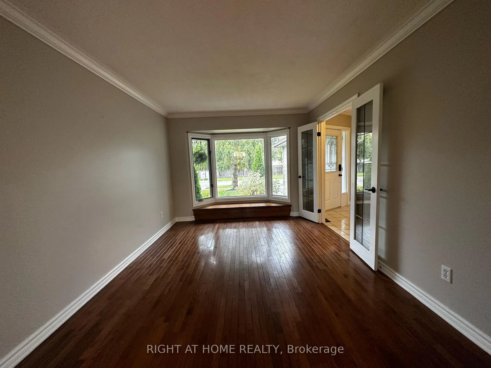 Photo 3 of 74 Barrydale Crescent, London, North I — HOMEH