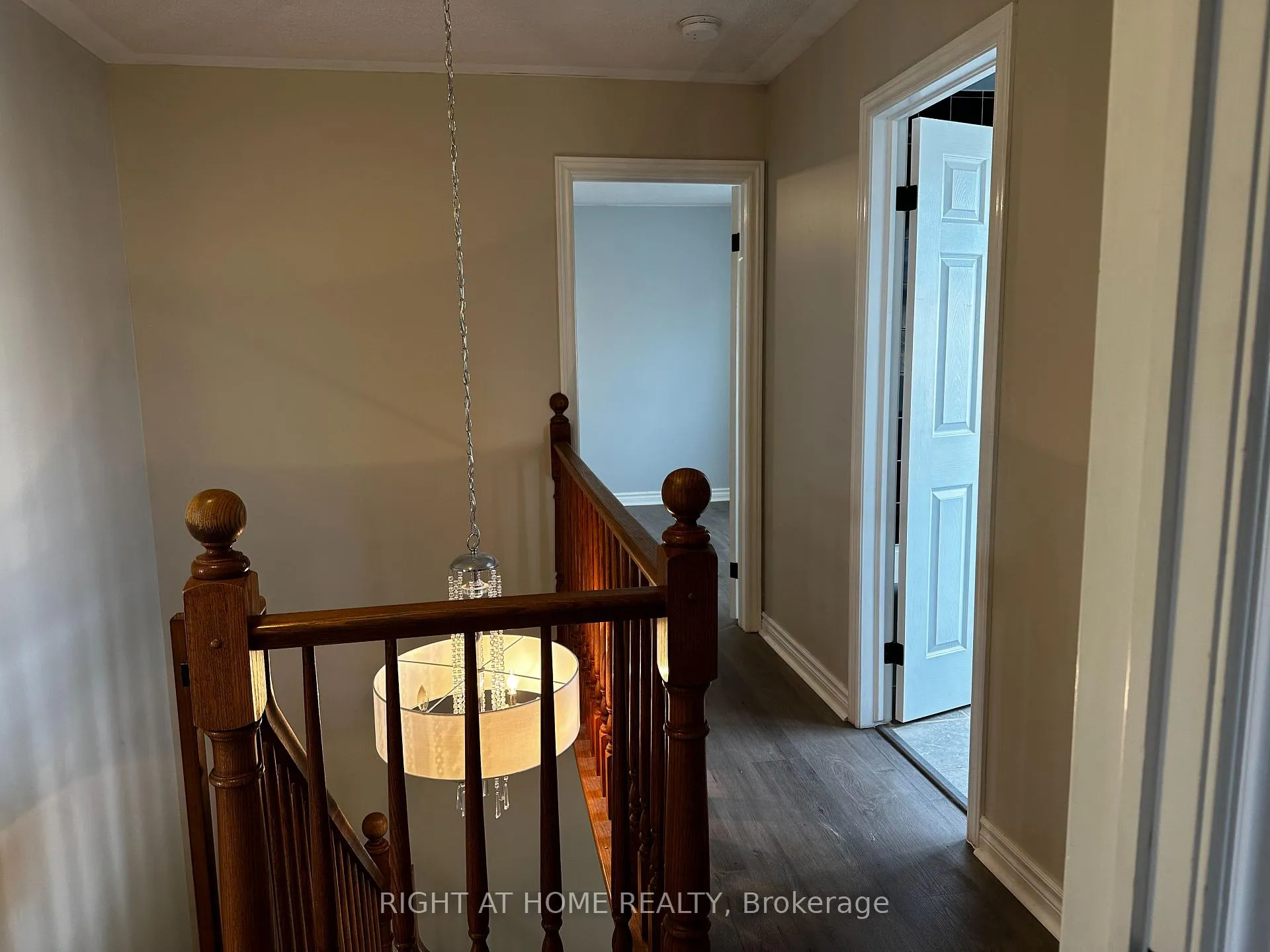 Photo 10 of 74 Barrydale Crescent, London, North I — HOMEH