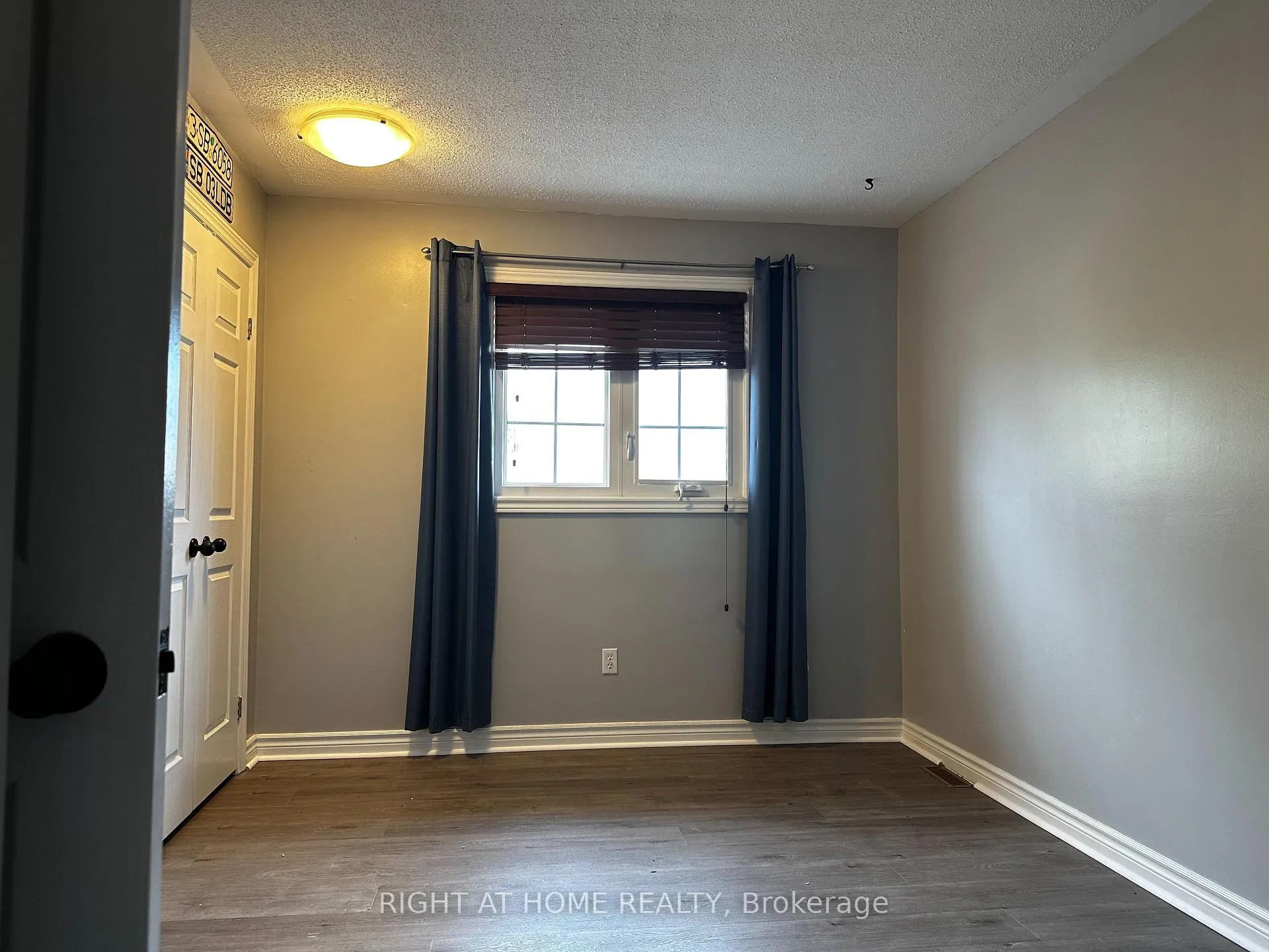 Photo 15 of 74 Barrydale Crescent, London, North I — HOMEH