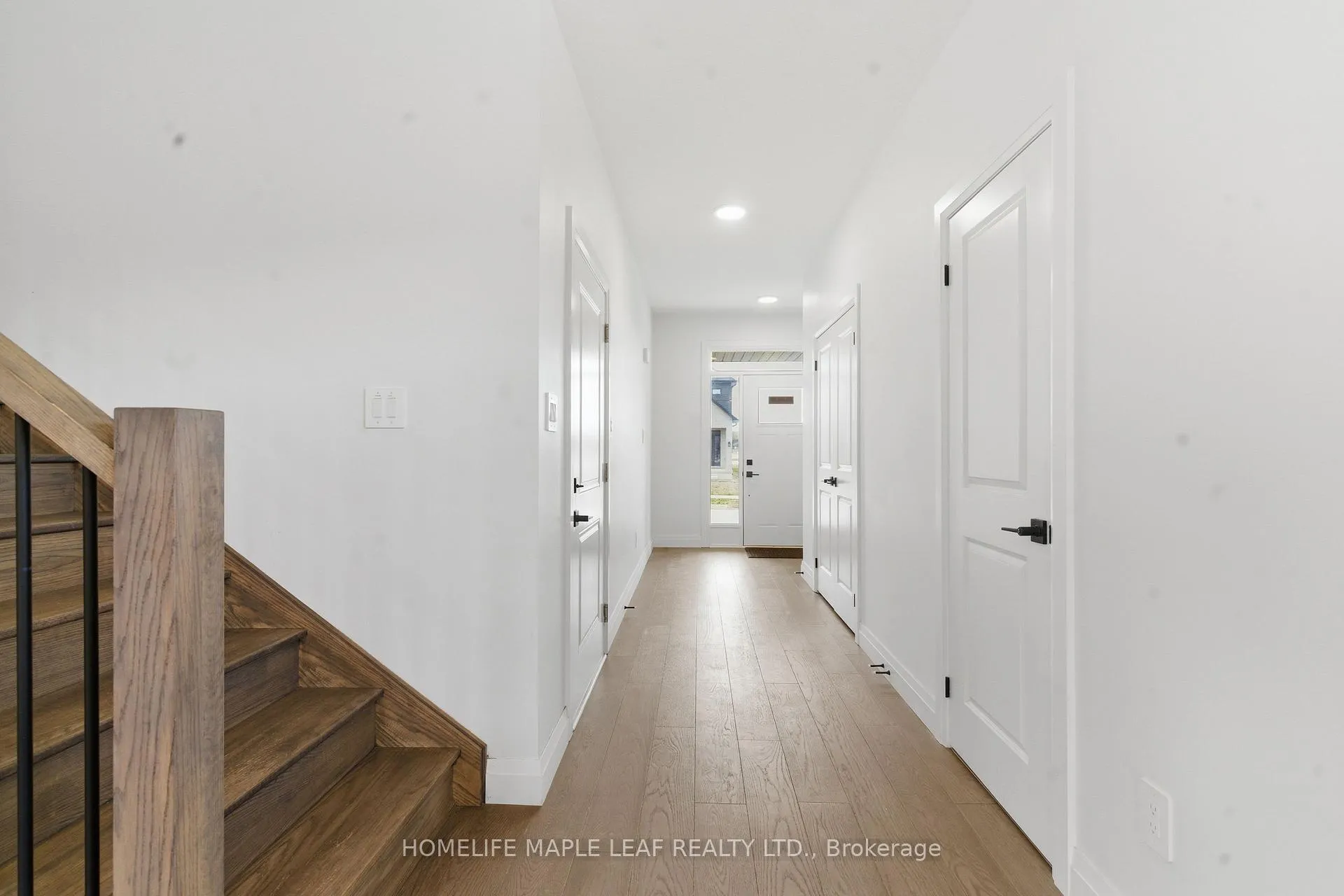Photo 5 of 1566 Wright Crescent, London, North S — HOMEH