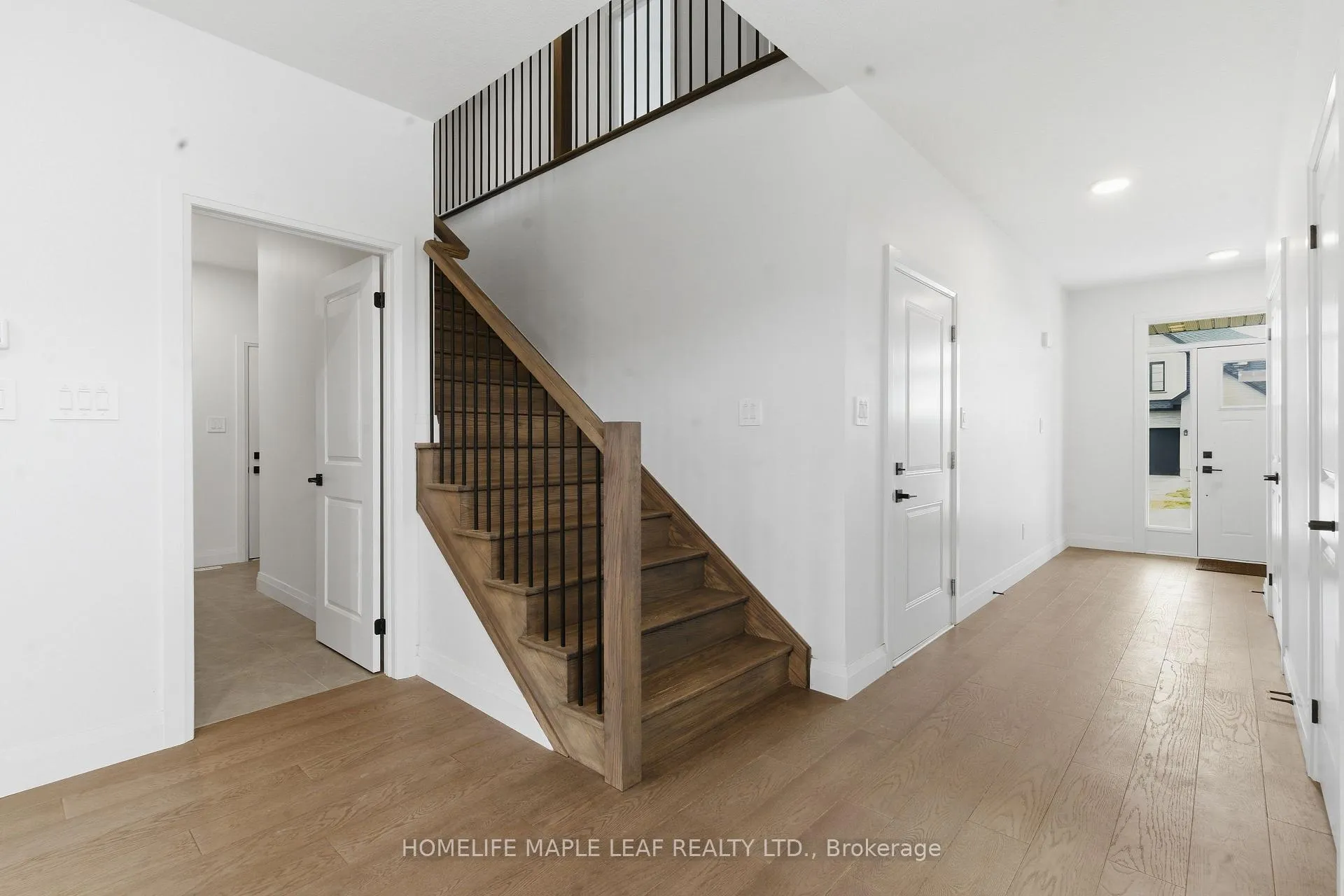Photo 6 of 1566 Wright Crescent, London, North S — HOMEH