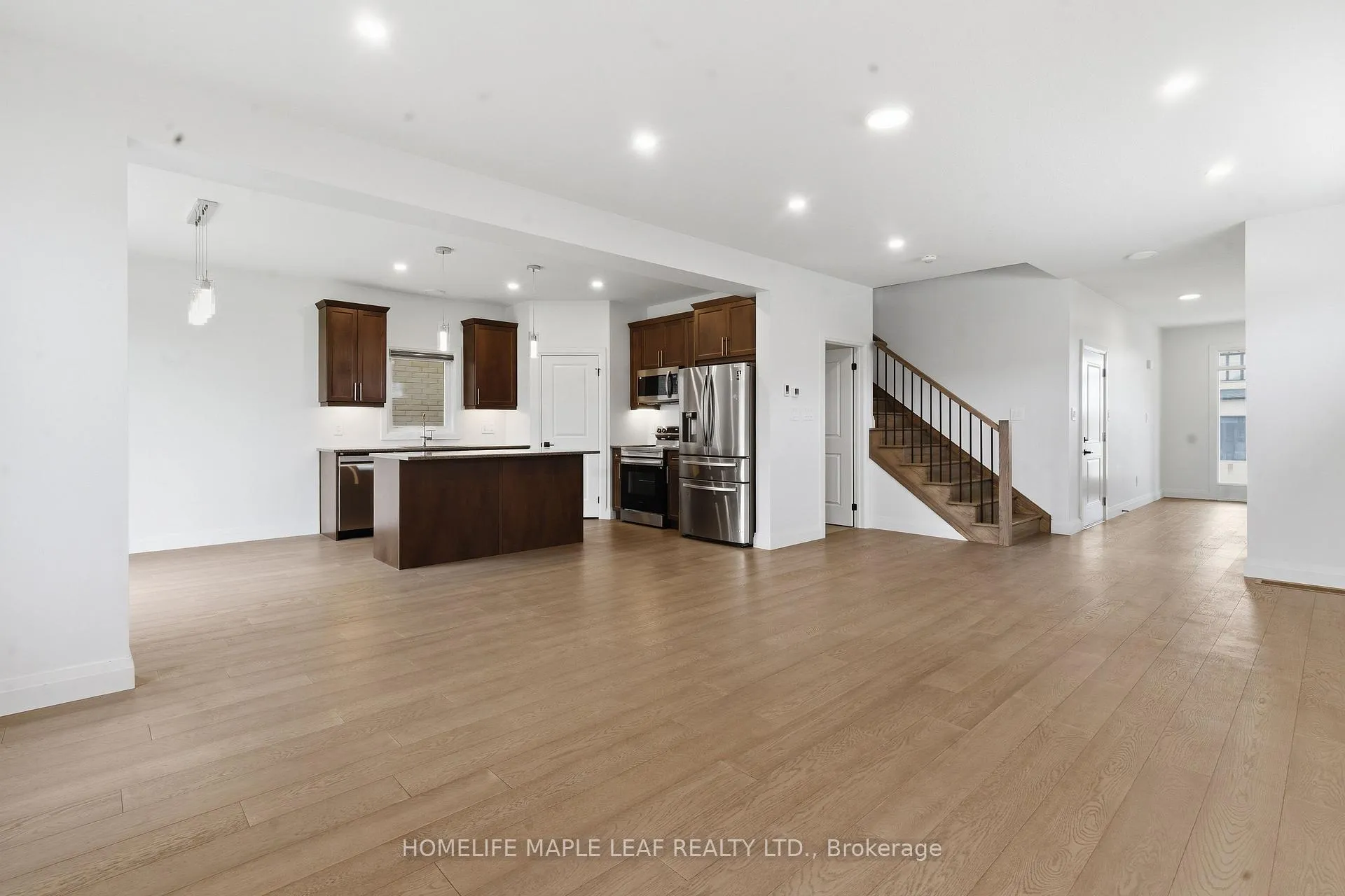 Photo 7 of 1566 Wright Crescent, London, North S — HOMEH