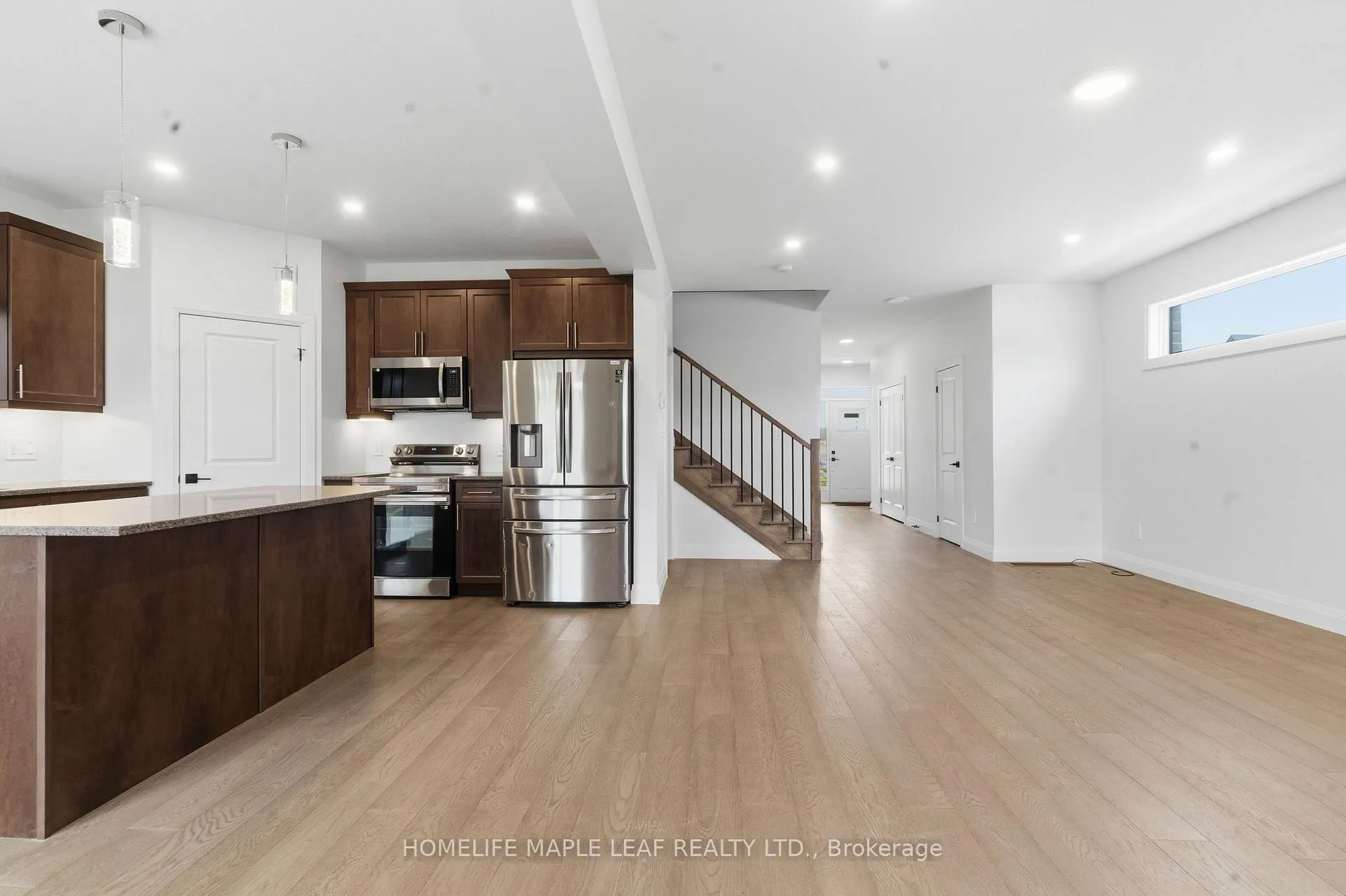 Photo 8 of 1566 Wright Crescent, London, North S — HOMEH