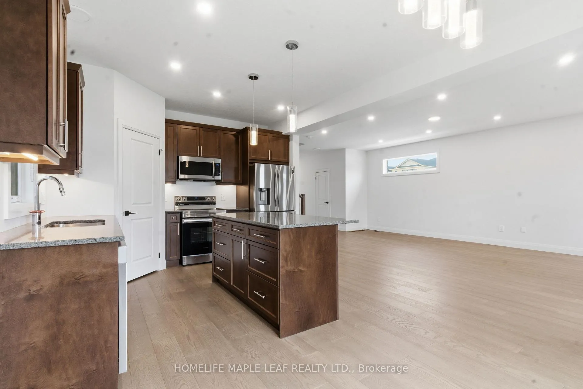 Photo 9 of 1566 Wright Crescent, London, North S — HOMEH