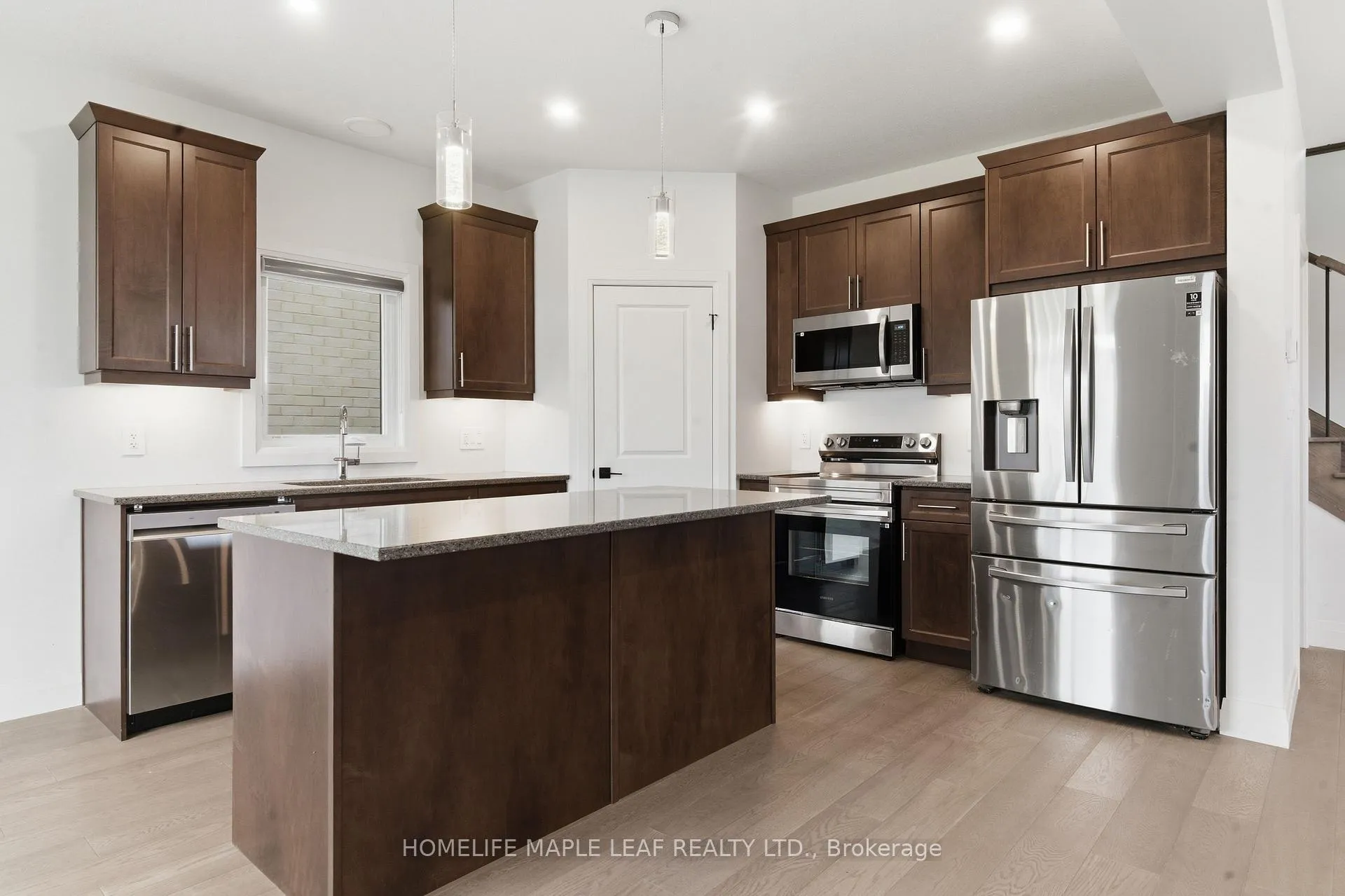 Photo 11 of 1566 Wright Crescent, London, North S — HOMEH