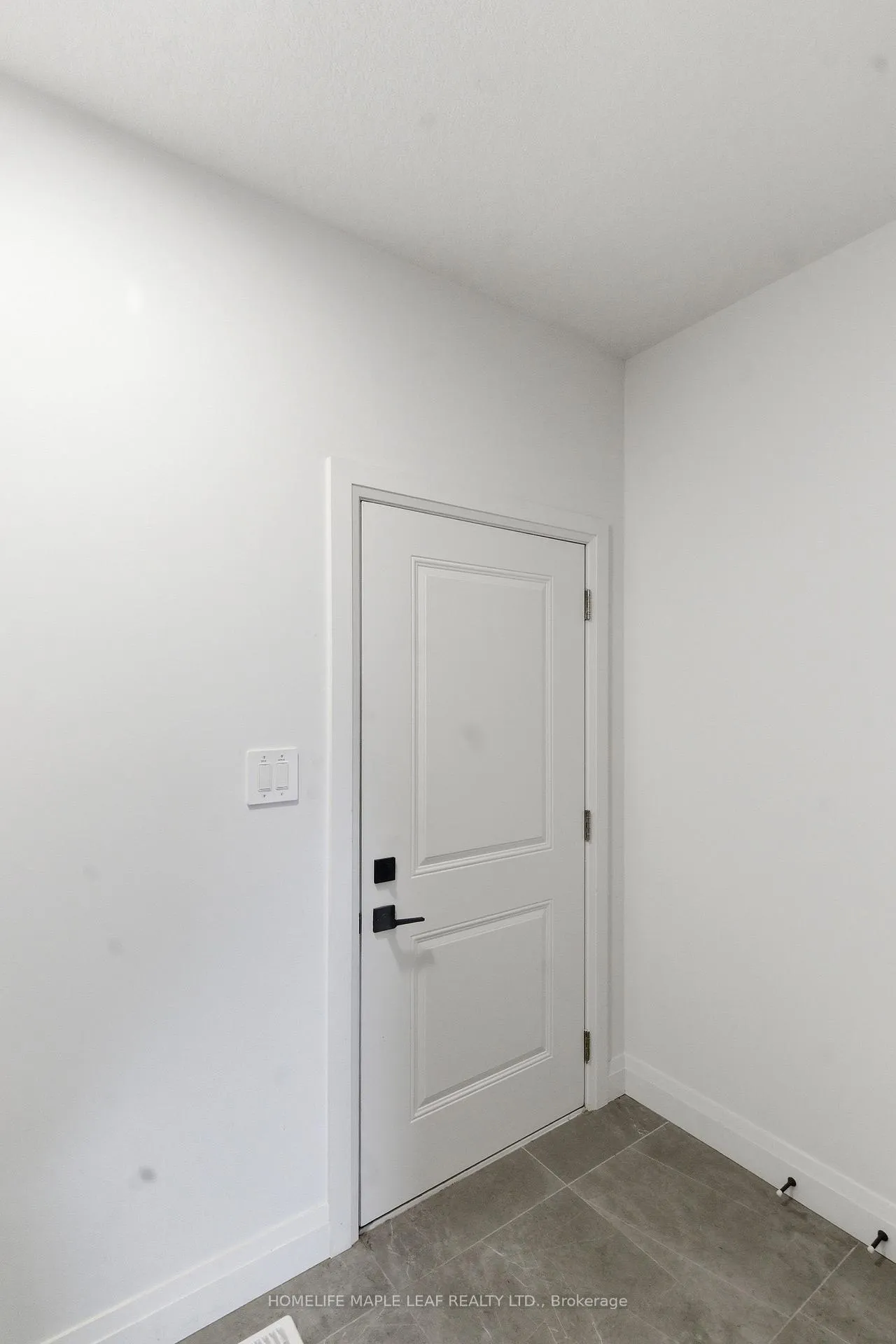 Photo 17 of 1566 Wright Crescent, London, North S — HOMEH