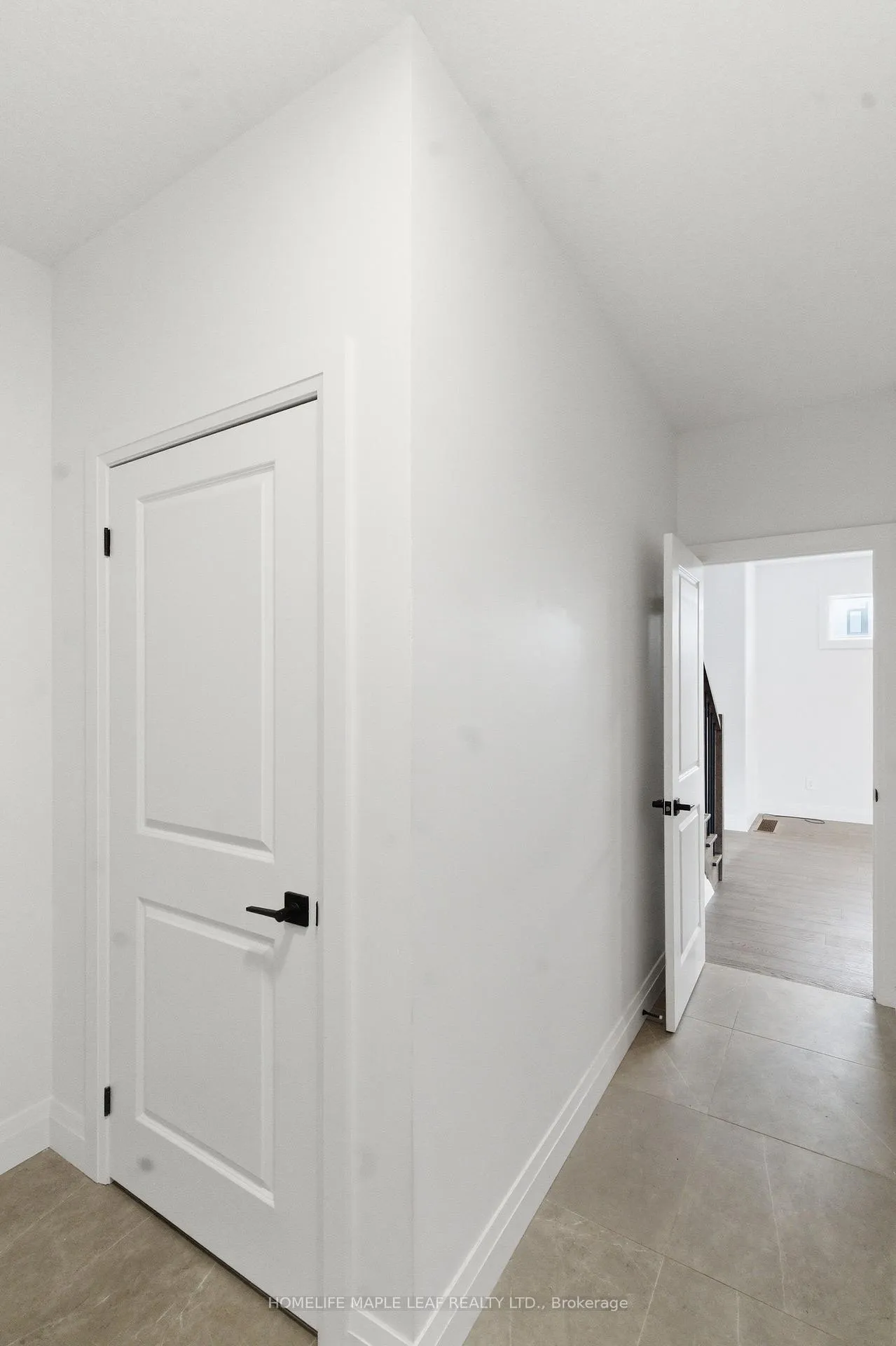 Photo 18 of 1566 Wright Crescent, London, North S — HOMEH