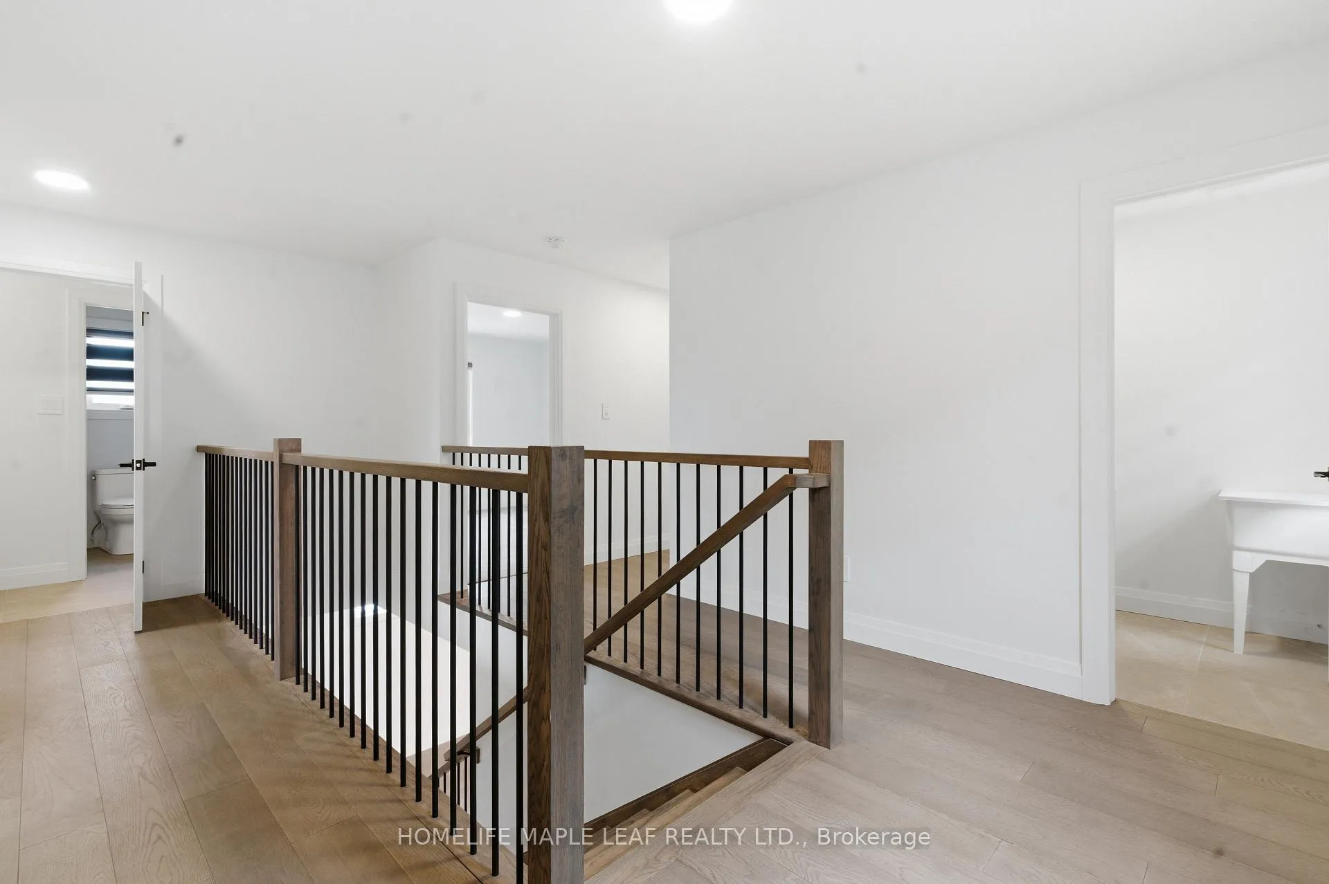 Photo 20 of 1566 Wright Crescent, London, North S — HOMEH