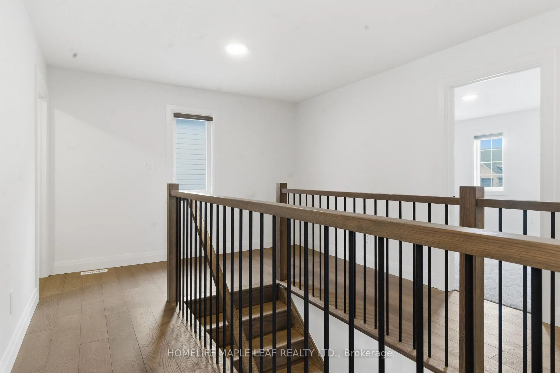 Photo 22 of 1566 Wright Crescent, London, North S — HOMEH