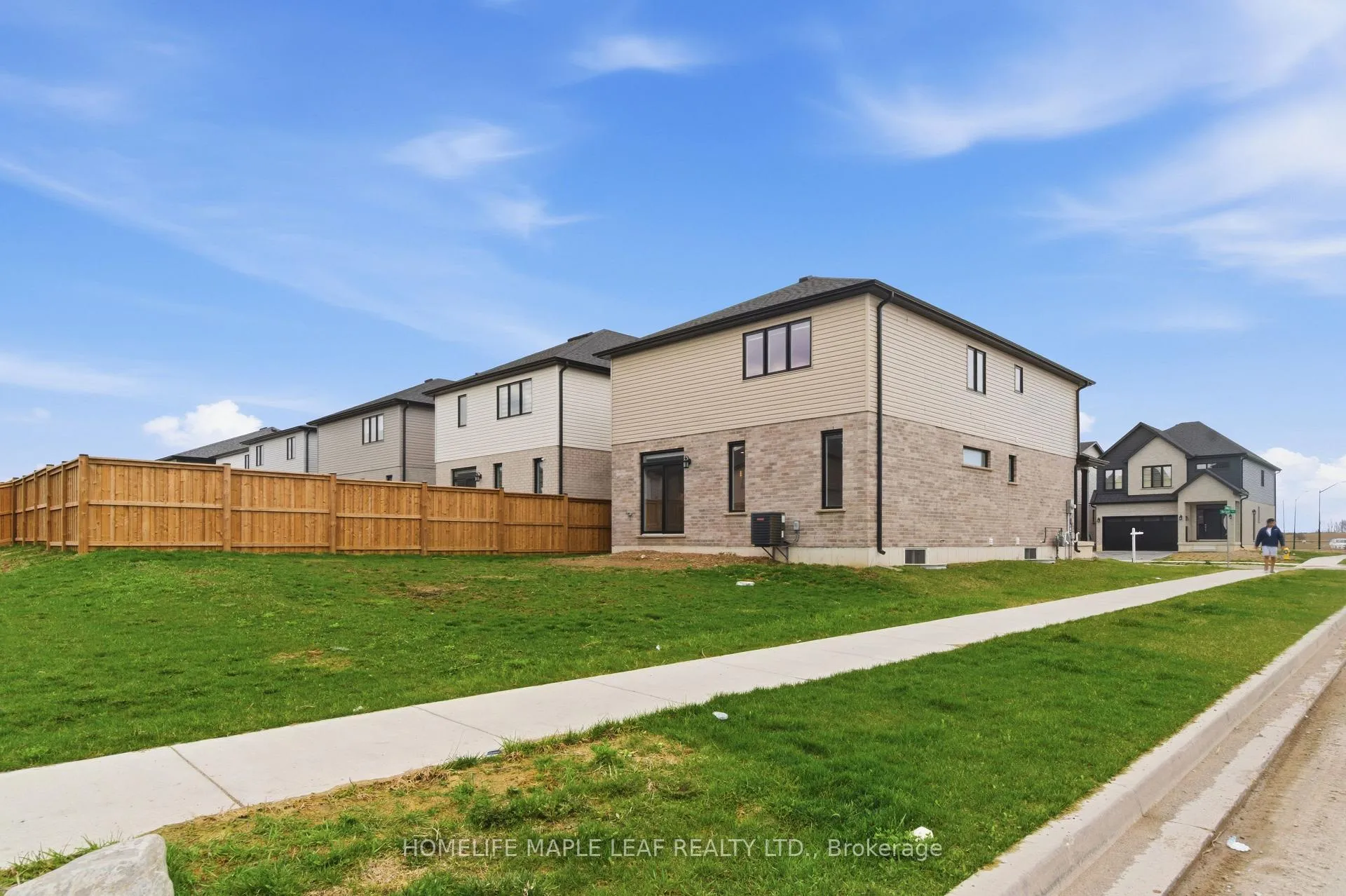 Photo 47 of 1566 Wright Crescent, London, North S — HOMEH