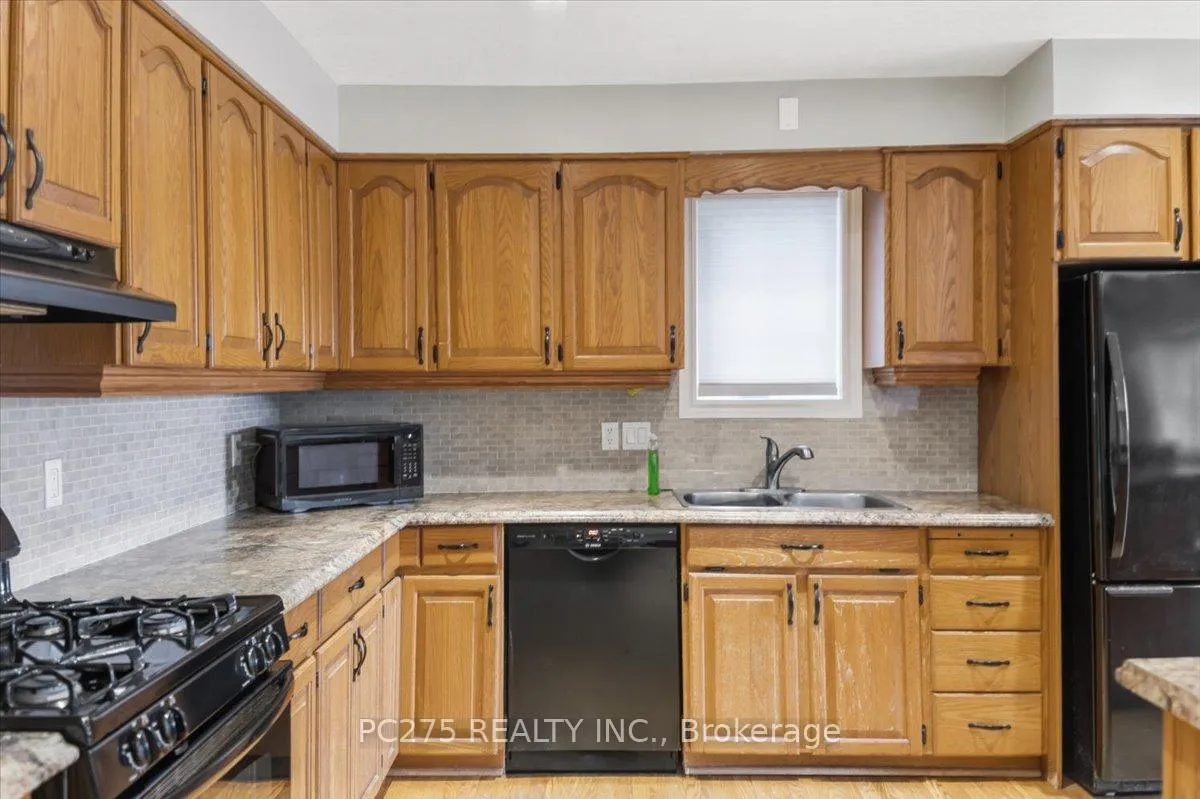 Photo 10 of 105 Gibson Crescent, Lucan Biddulph, Lucan — HOMEH