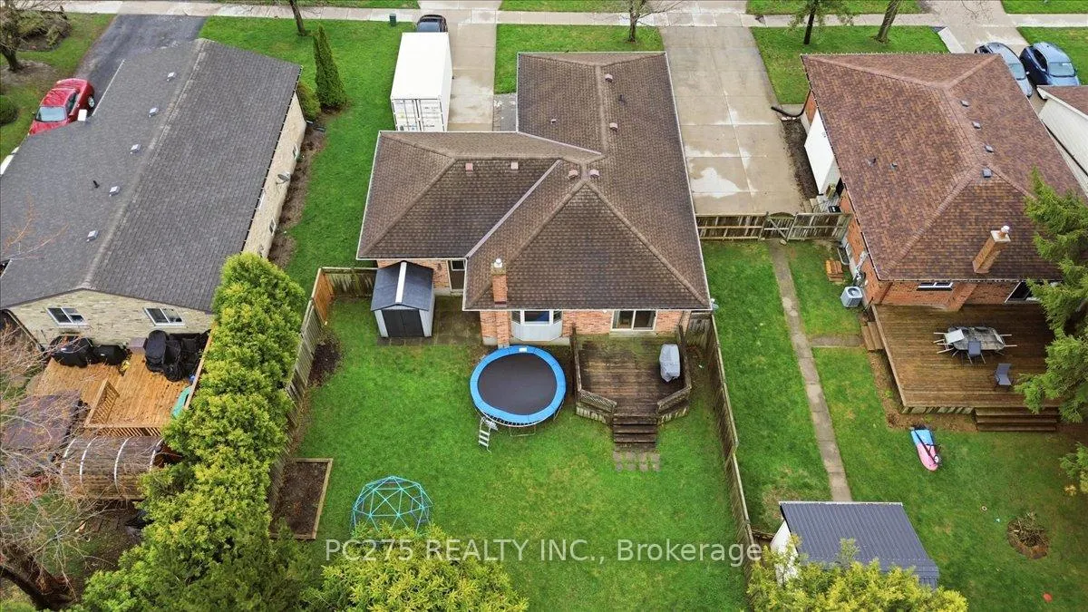 Photo 24 of 105 Gibson Crescent, Lucan Biddulph, Lucan — HOMEH