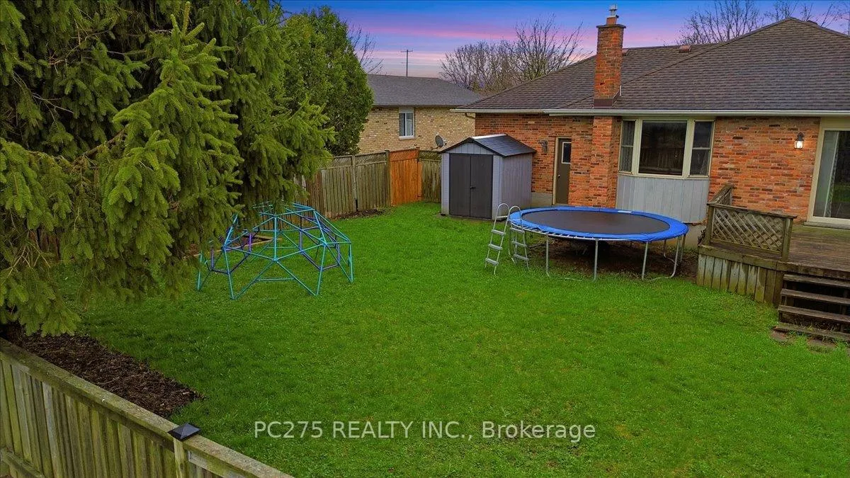 Photo 30 of 105 Gibson Crescent, Lucan Biddulph, Lucan — HOMEH