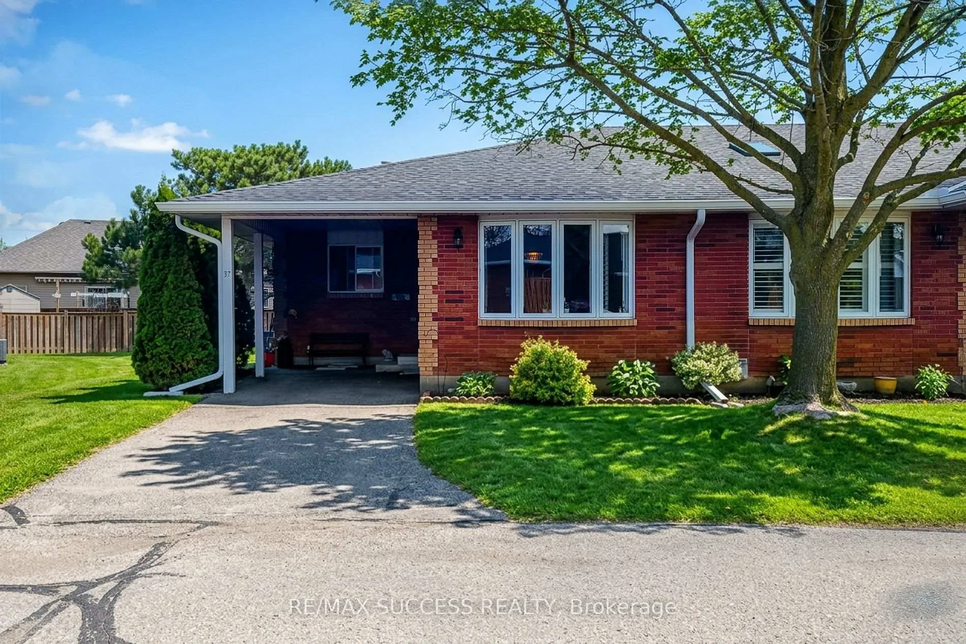 Photo 2 of Unit 37, 1030 Colborne Street E, Brantford — HOMEH