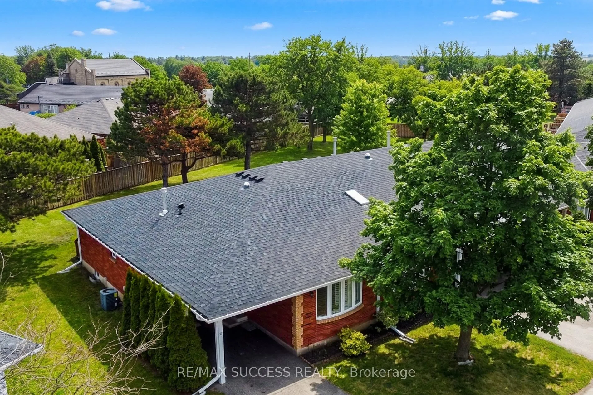 Photo 5 of Unit 37, 1030 Colborne Street E, Brantford — HOMEH