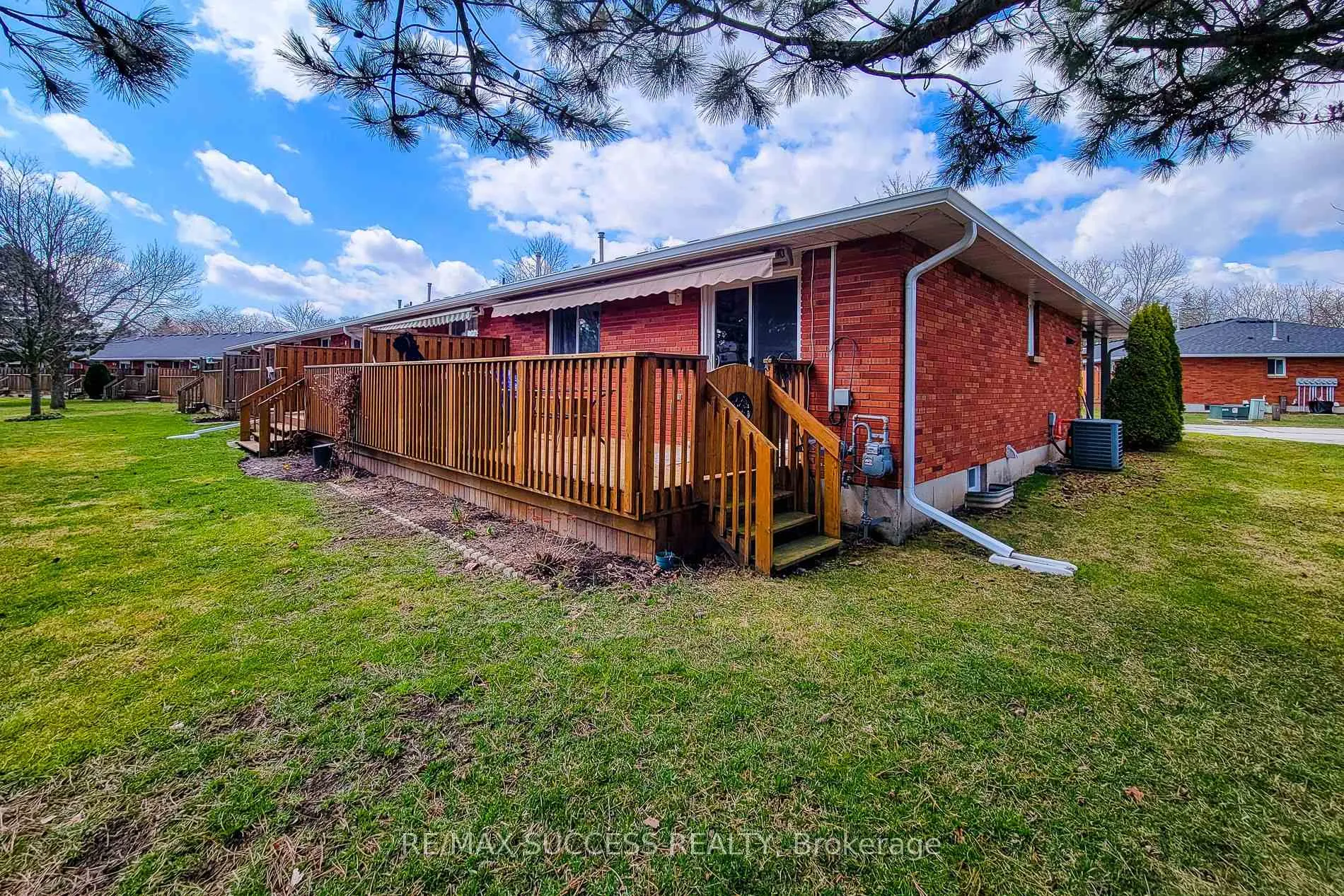 Photo 7 of Unit 37, 1030 Colborne Street E, Brantford — HOMEH
