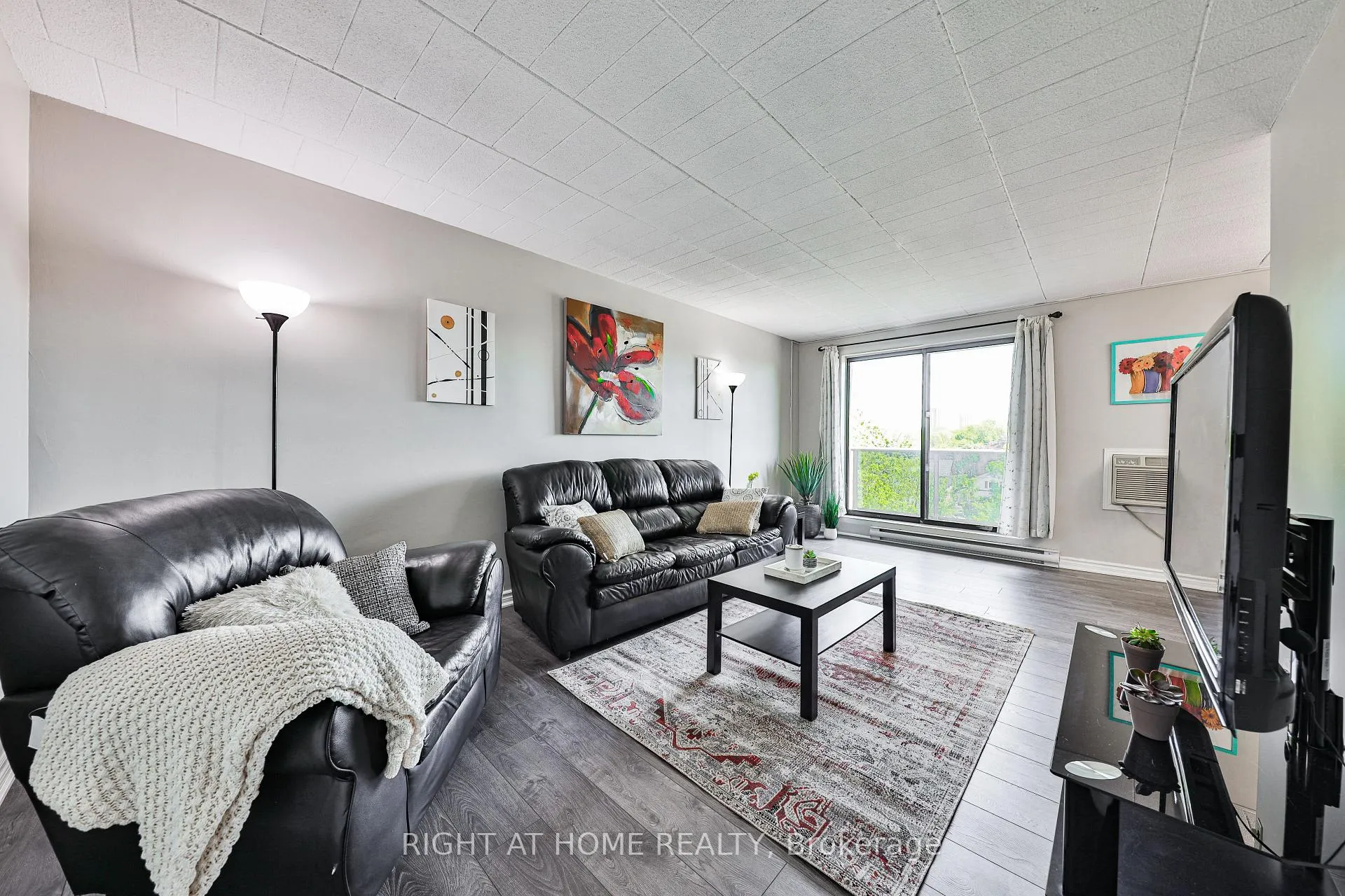 Photo 2 of Unit 411, 29 West Avenue W, Kitchener — HOMEH