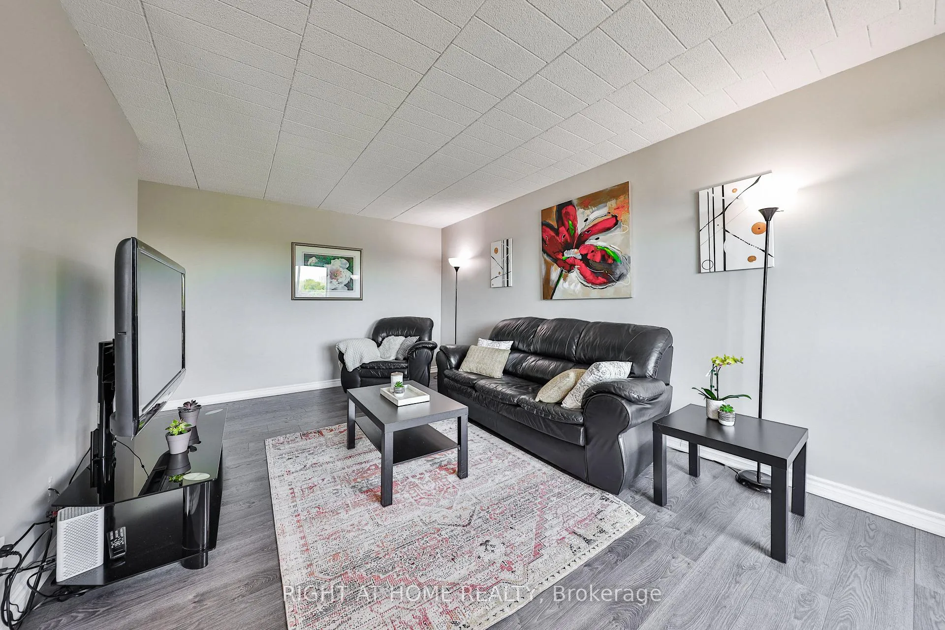 Photo 3 of Unit 411, 29 West Avenue W, Kitchener — HOMEH