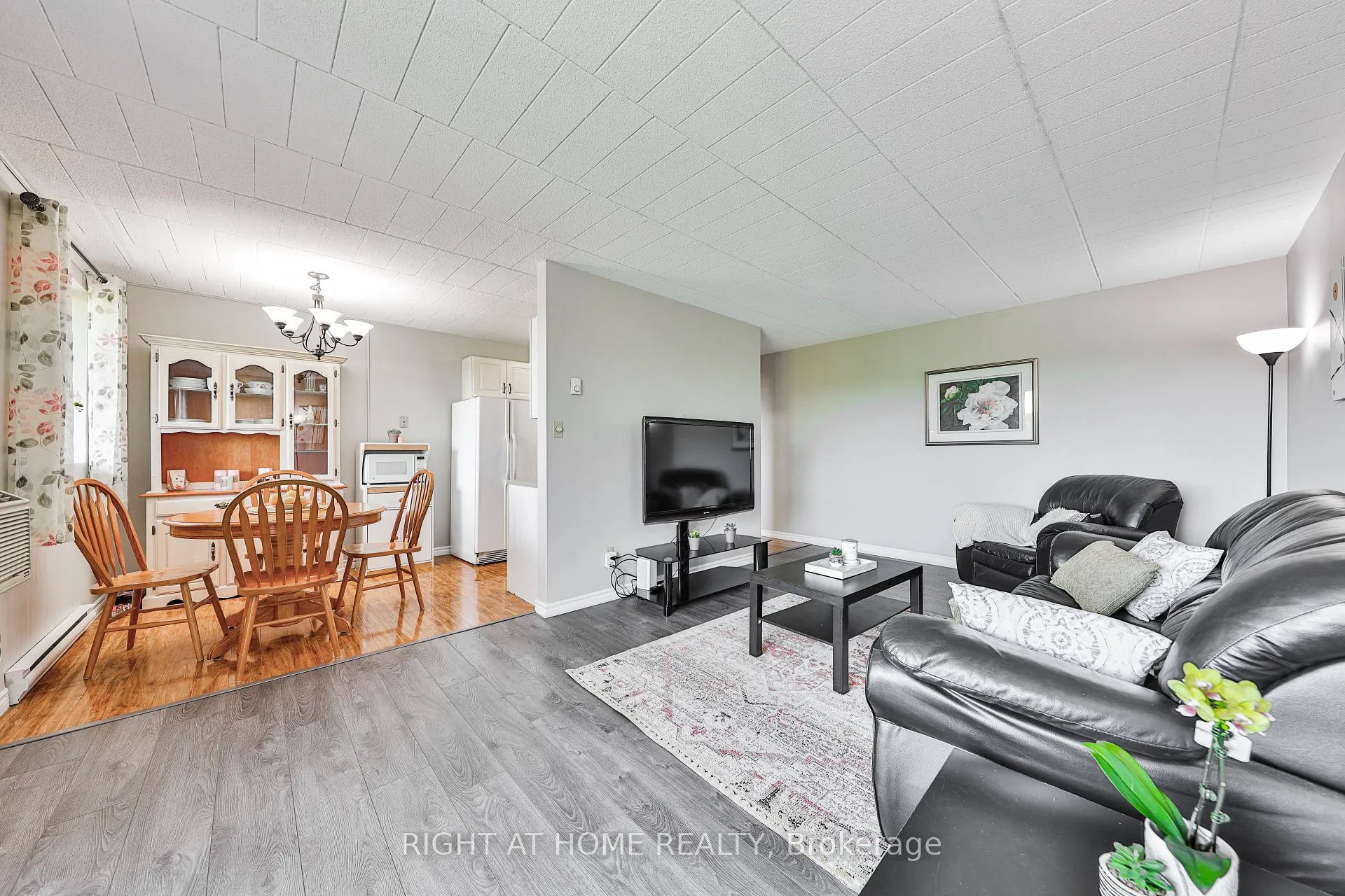 Photo 4 of Unit 411, 29 West Avenue W, Kitchener — HOMEH