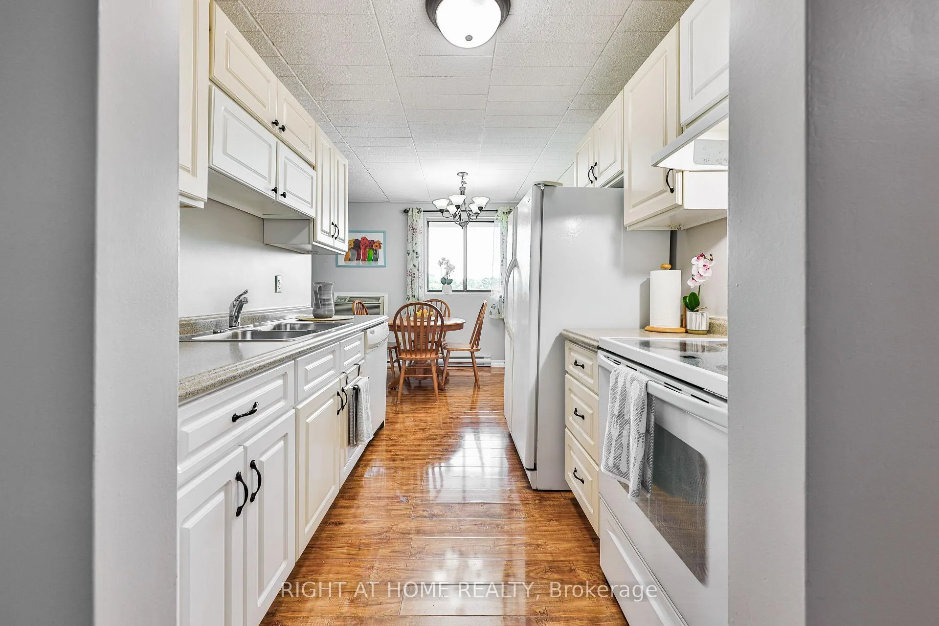 Photo 7 of Unit 411, 29 West Avenue W, Kitchener — HOMEH