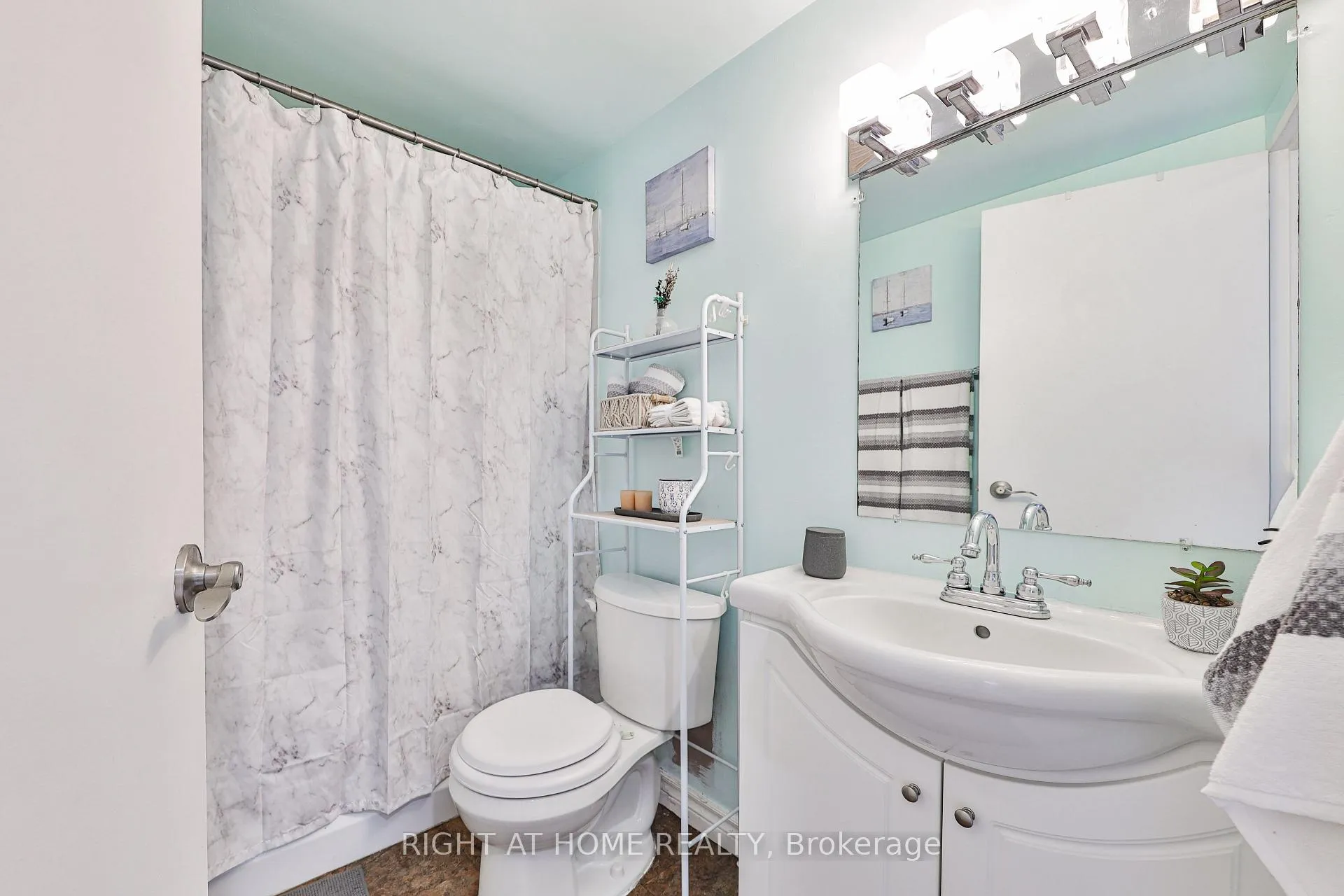 Photo 11 of Unit 411, 29 West Avenue W, Kitchener — HOMEH