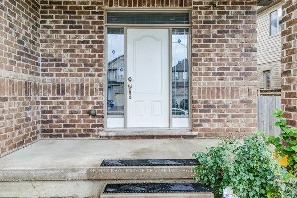 Photo 5 of 617 Thorndale Drive, Waterloo — HOMEH