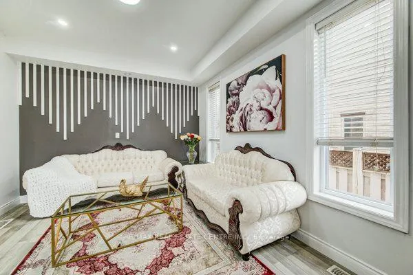 Photo 8 of 617 Thorndale Drive, Waterloo — HOMEH