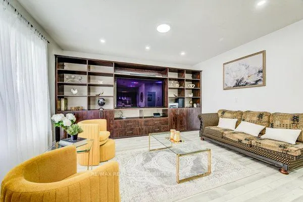 Photo 12 of 617 Thorndale Drive, Waterloo — HOMEH