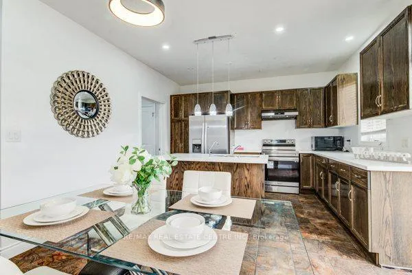 Photo 16 of 617 Thorndale Drive, Waterloo — HOMEH