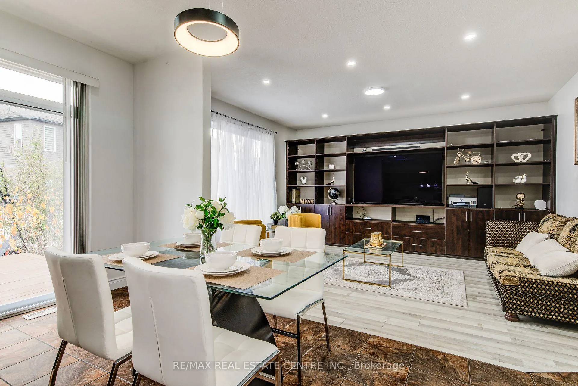 Photo 18 of 617 Thorndale Drive, Waterloo — HOMEH