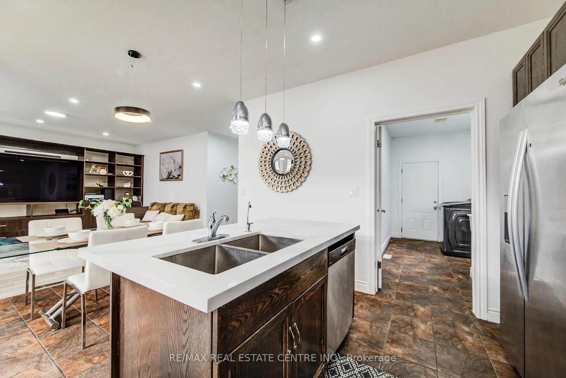 Photo 21 of 617 Thorndale Drive, Waterloo — HOMEH