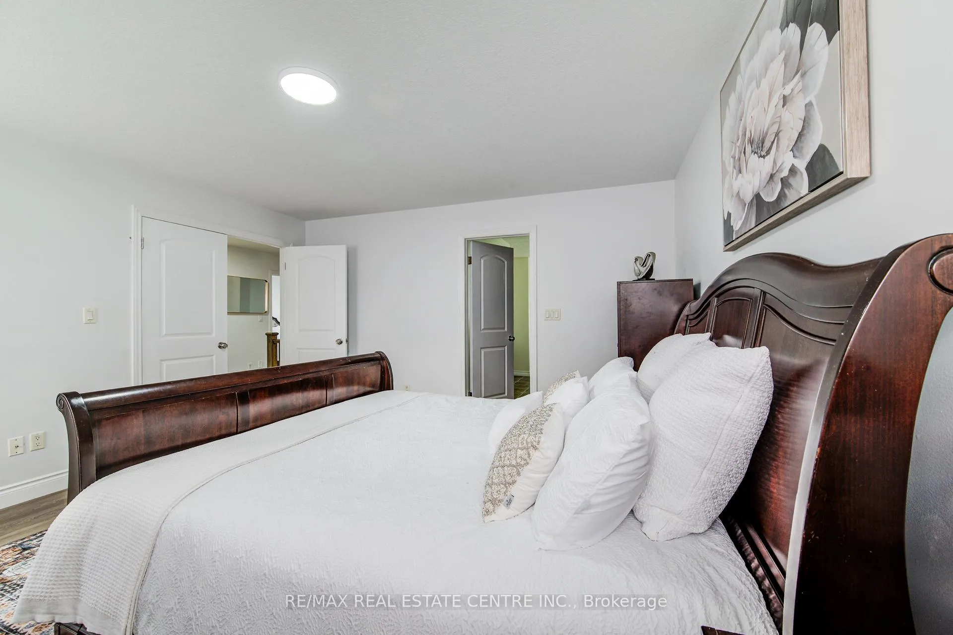 Photo 27 of 617 Thorndale Drive, Waterloo — HOMEH