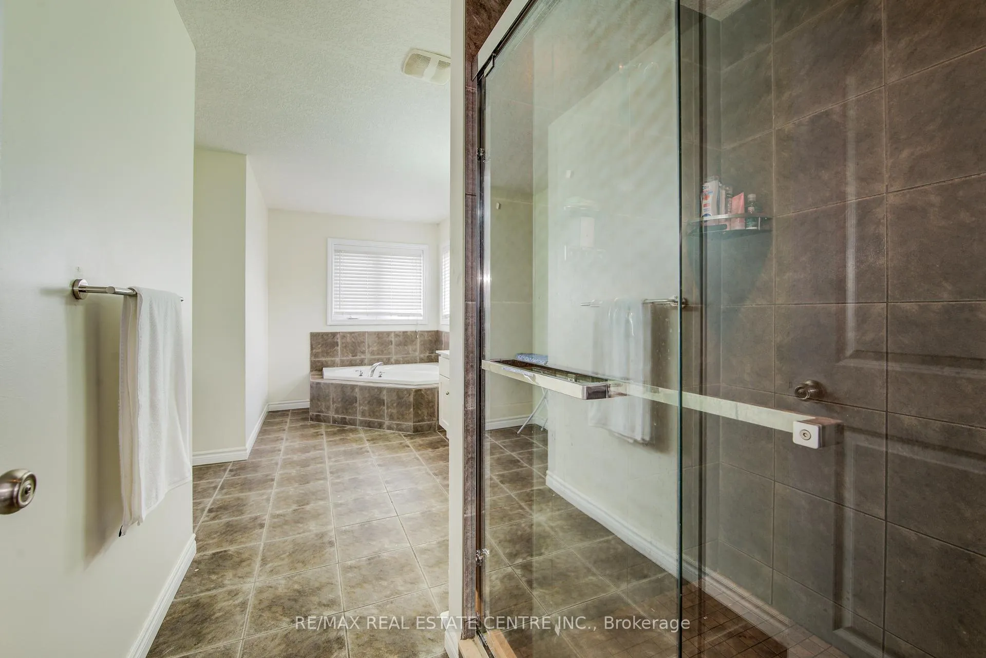 Photo 28 of 617 Thorndale Drive, Waterloo — HOMEH