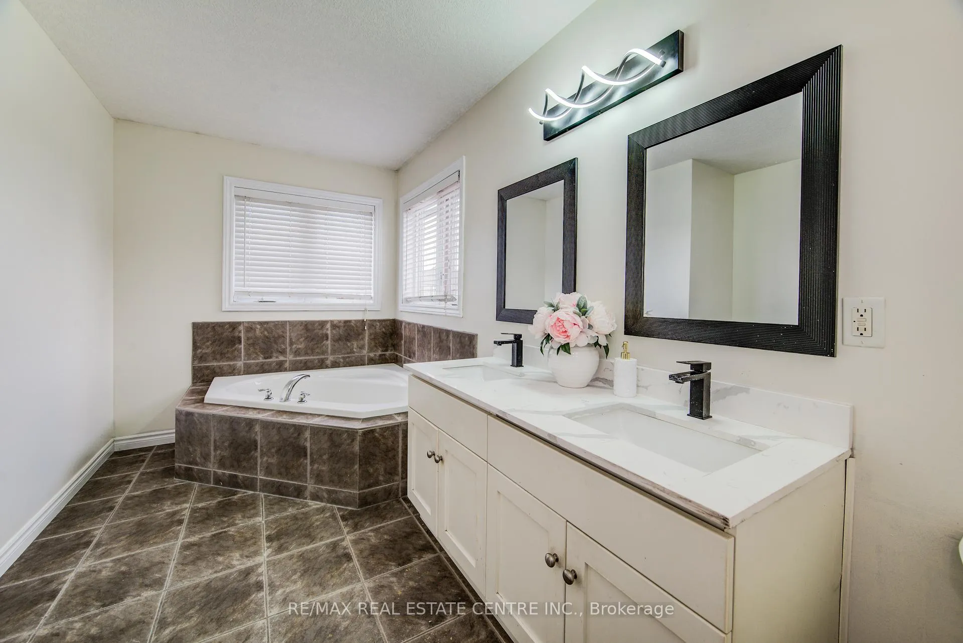 Photo 29 of 617 Thorndale Drive, Waterloo — HOMEH