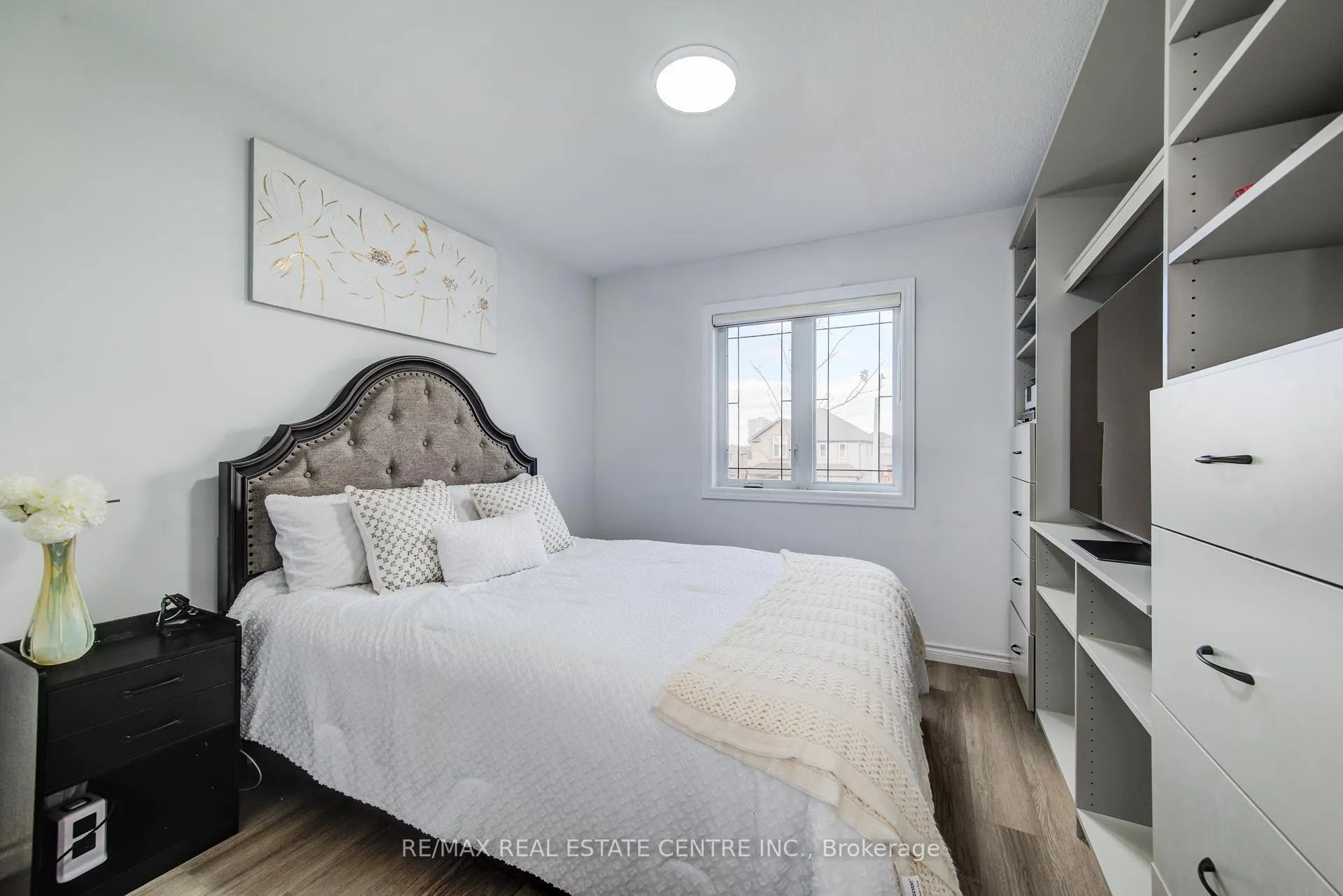 Photo 35 of 617 Thorndale Drive, Waterloo — HOMEH