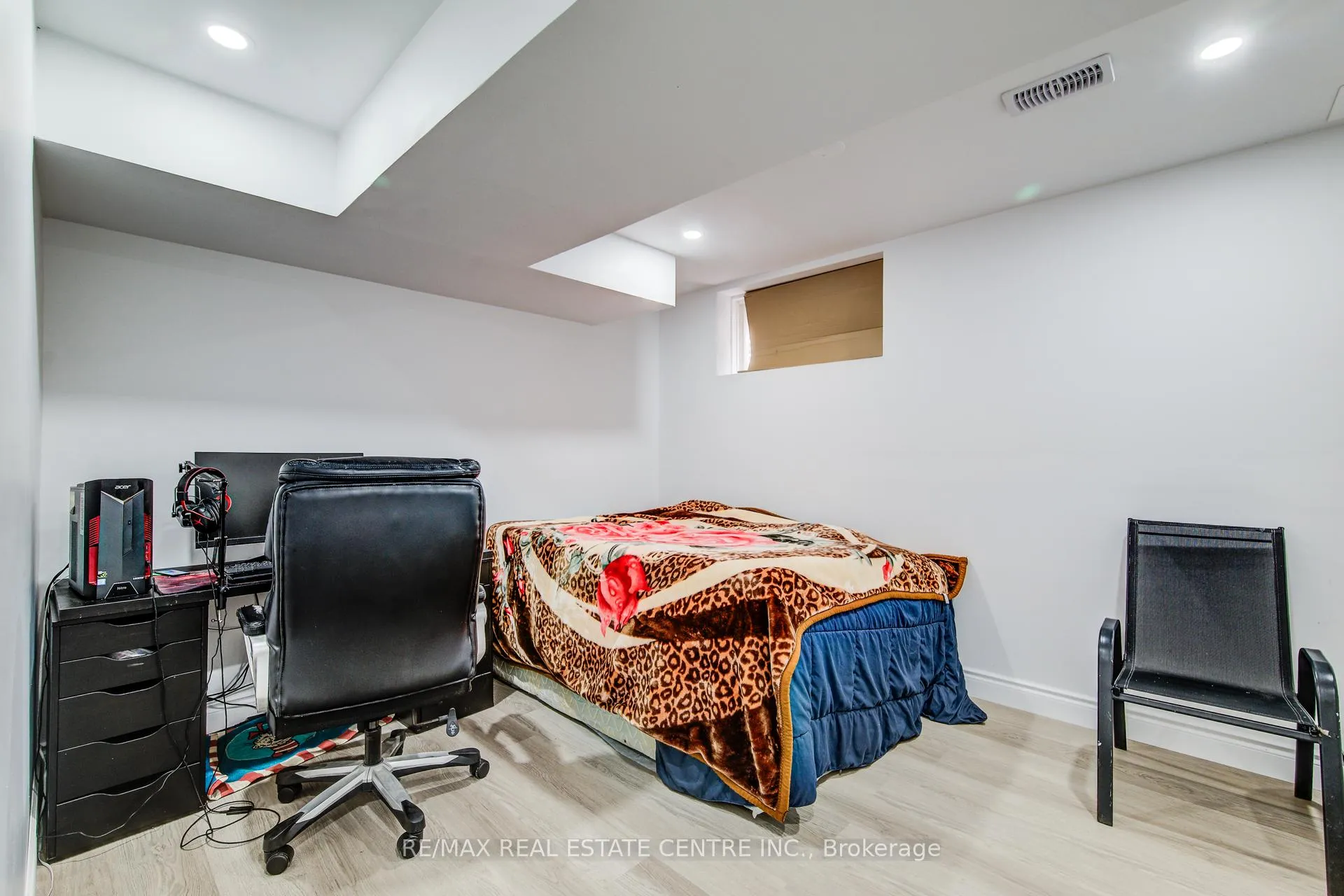 Photo 40 of 617 Thorndale Drive, Waterloo — HOMEH