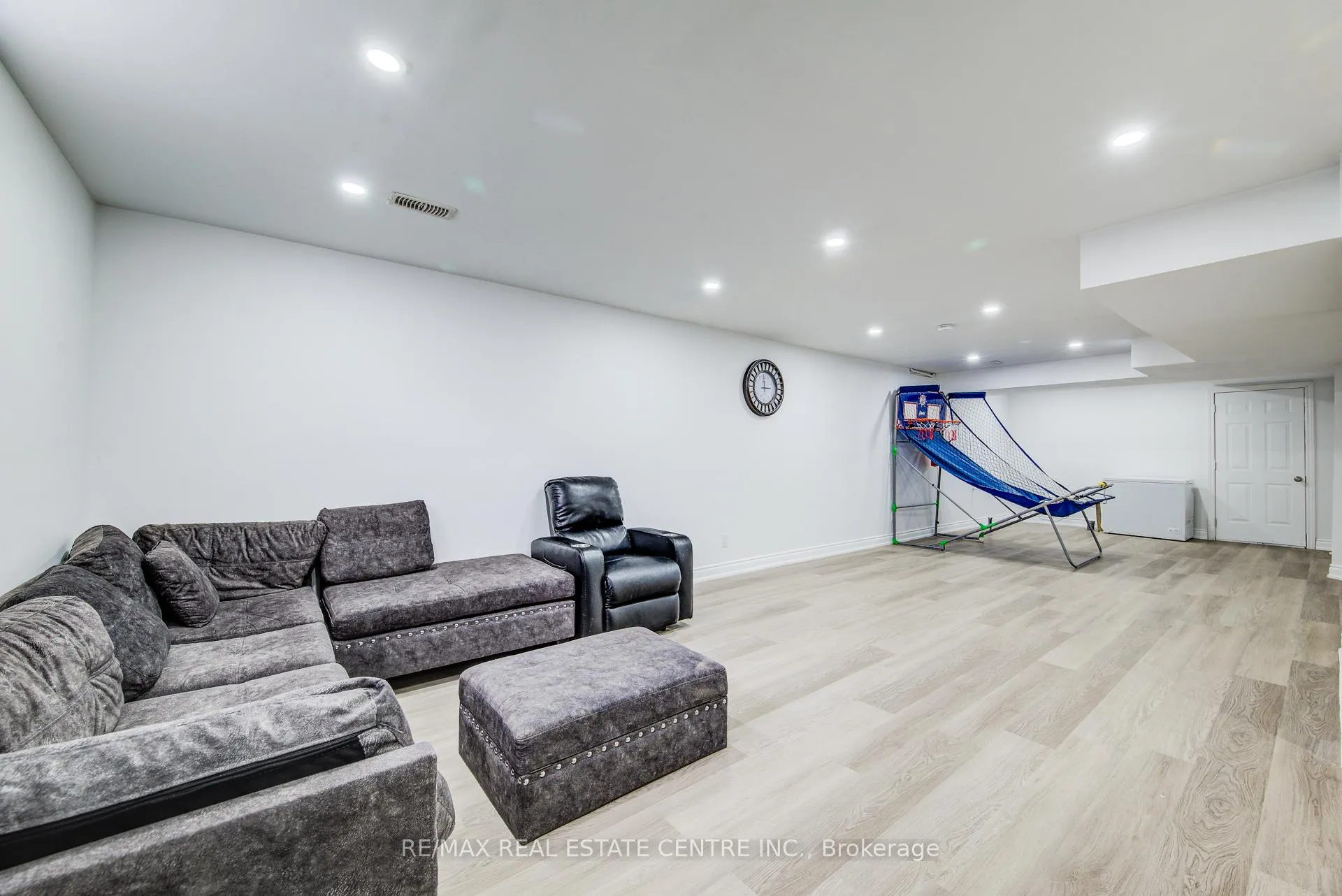 Photo 41 of 617 Thorndale Drive, Waterloo — HOMEH