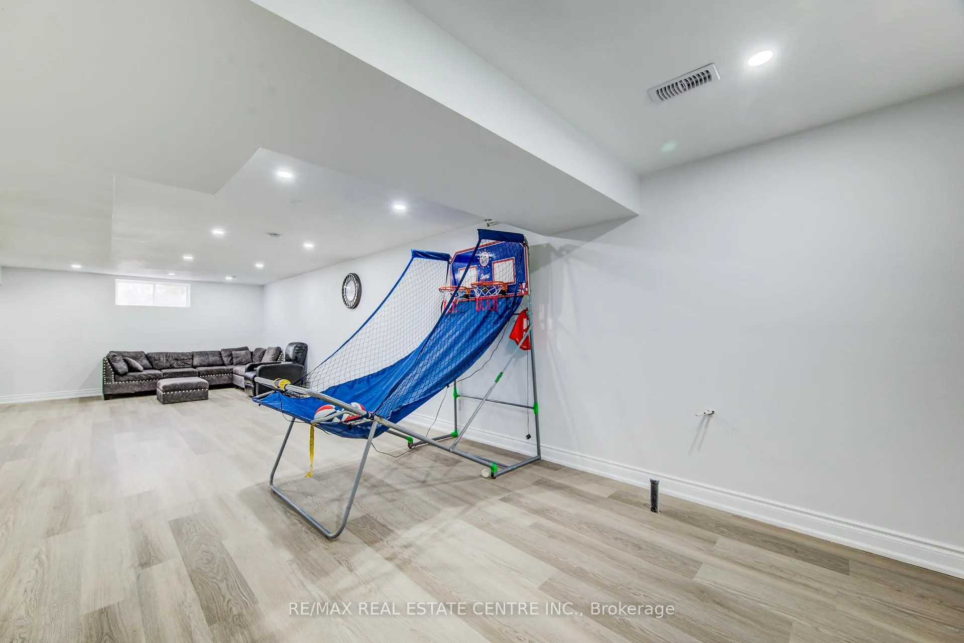 Photo 43 of 617 Thorndale Drive, Waterloo — HOMEH