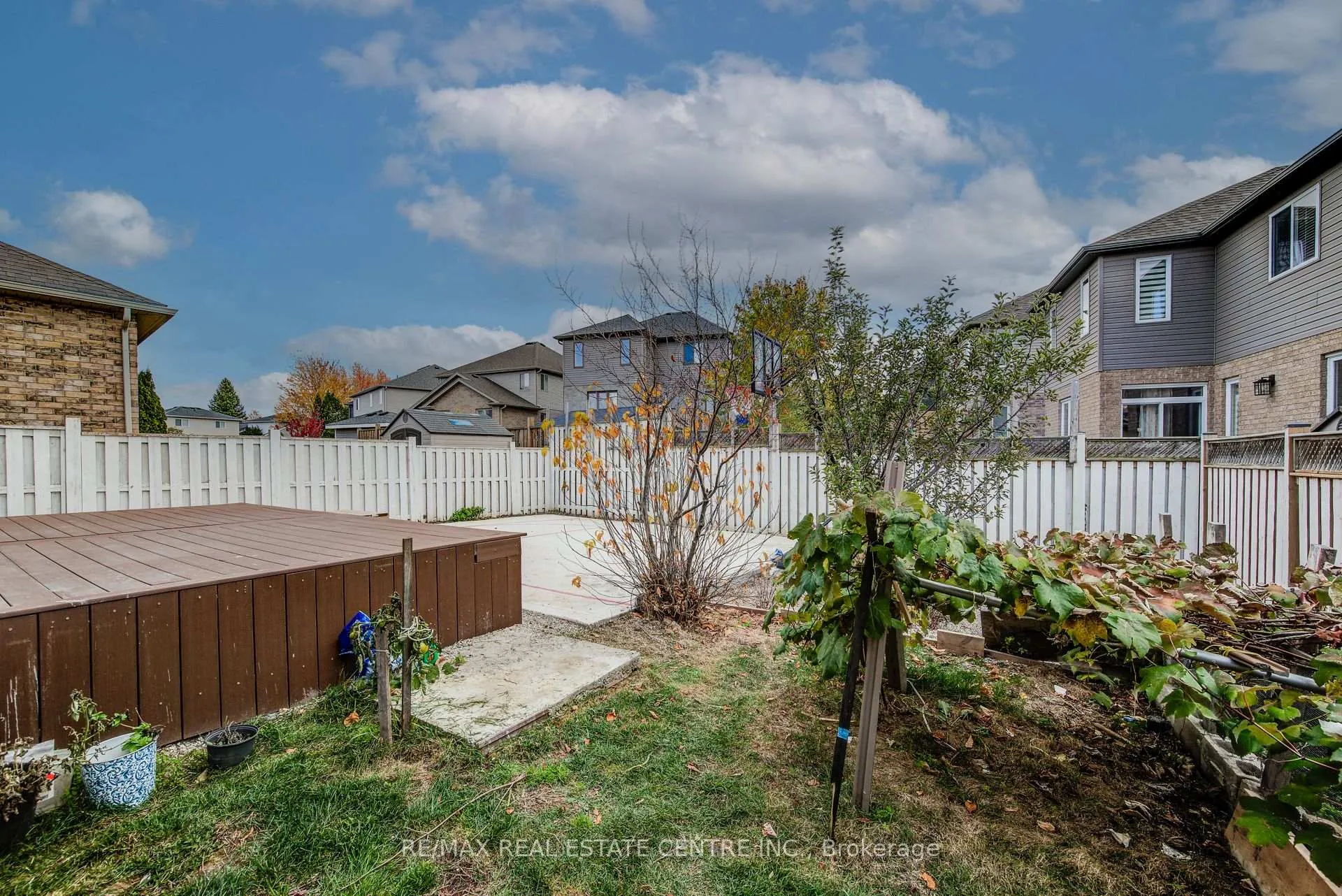 Photo 49 of 617 Thorndale Drive, Waterloo — HOMEH